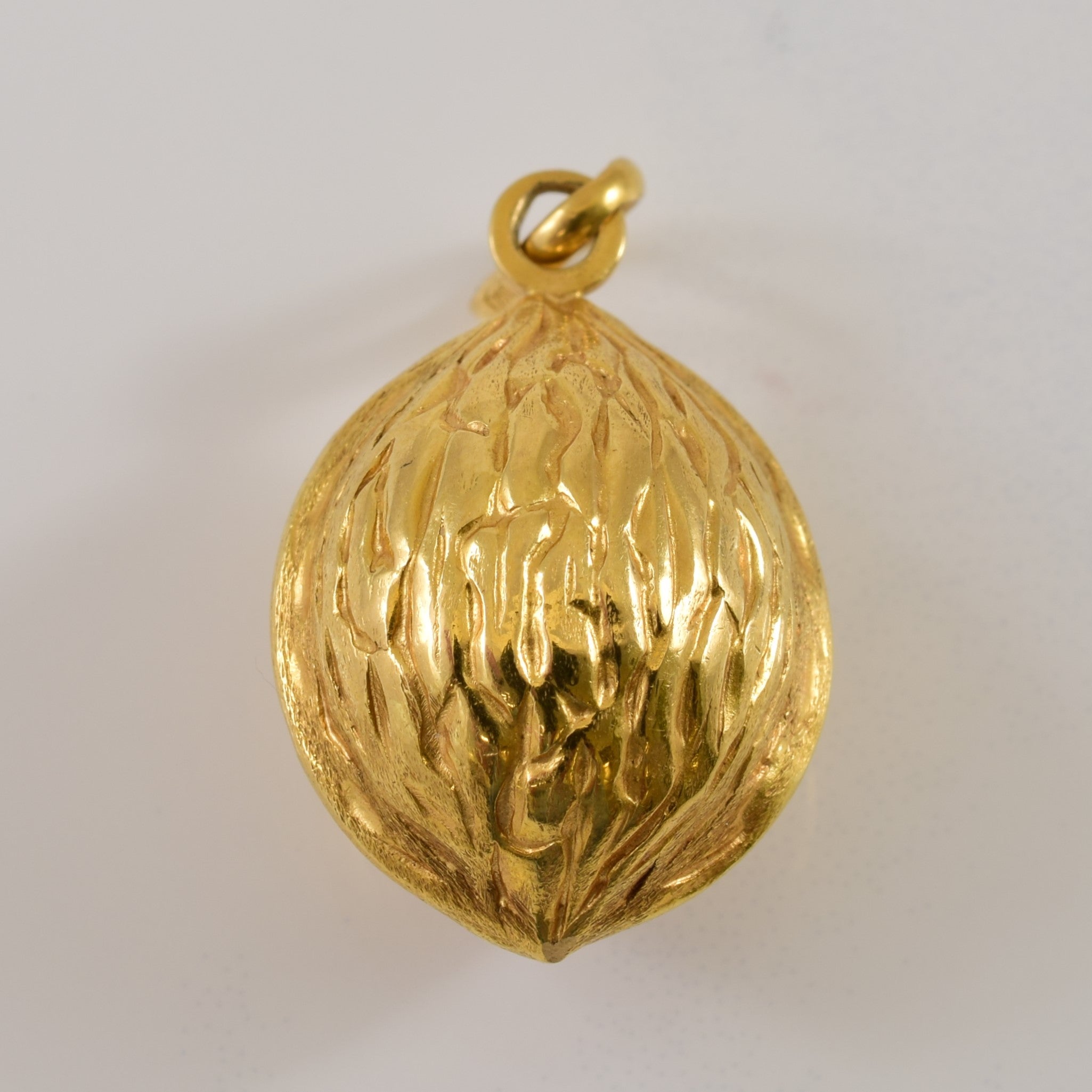 18k Yellow Gold Walnut Pendant |