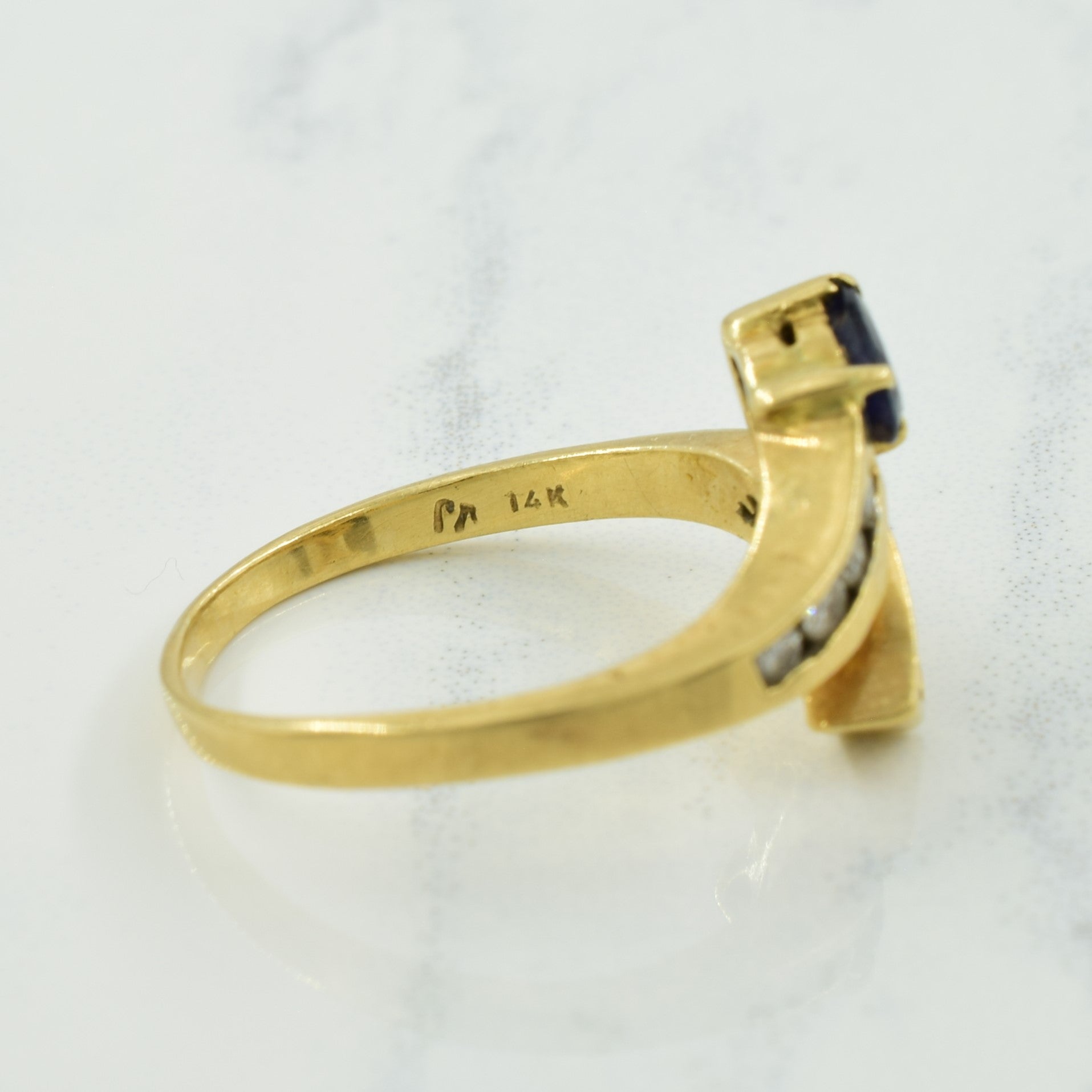 Bague sertie de saphirs et de diamants | 0,20 ct, 0,20 ct au total | Taille 5,75 |