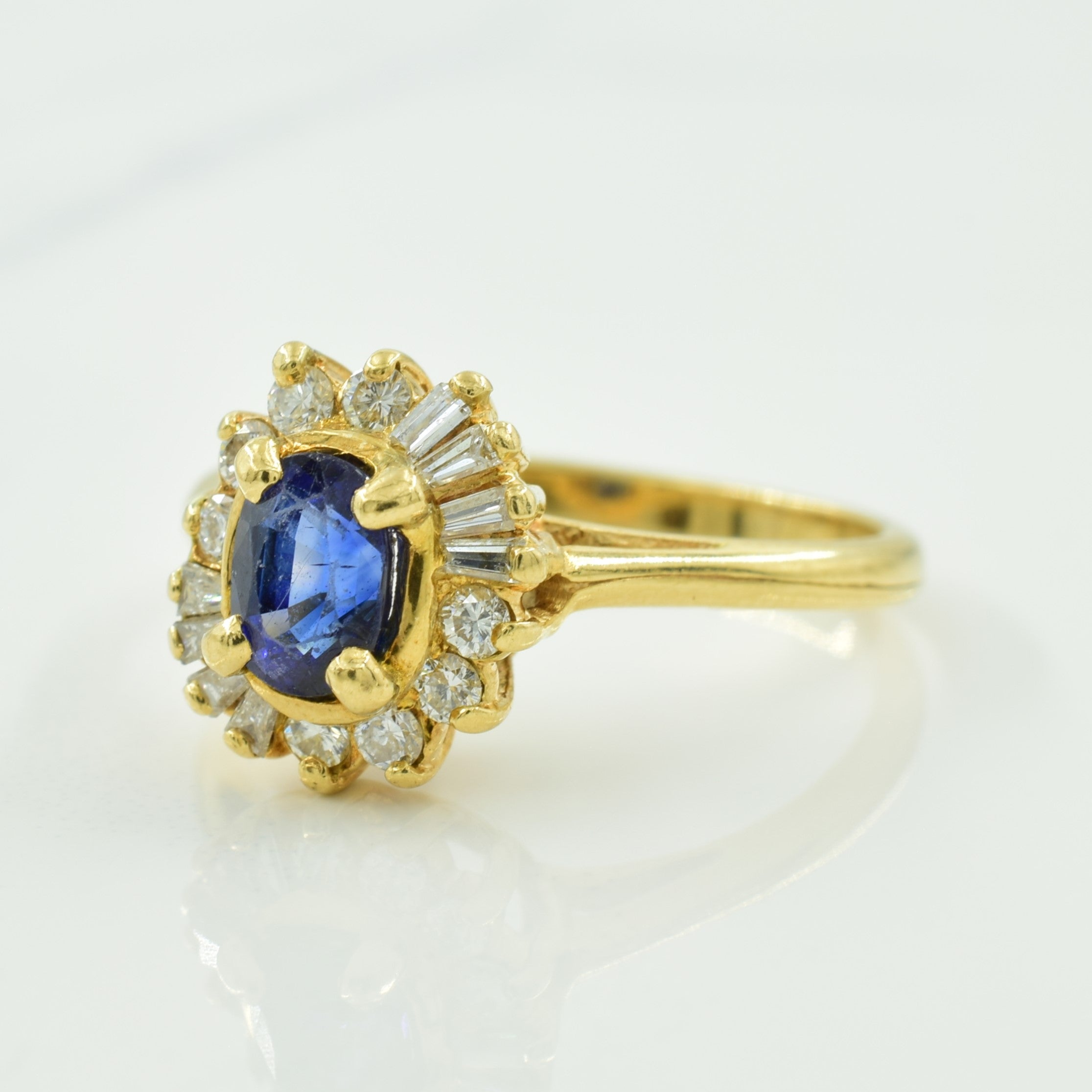 Bague halo saphir et diamants | 0,55 ct, 0,24 ct au total | Taille 7,75 |