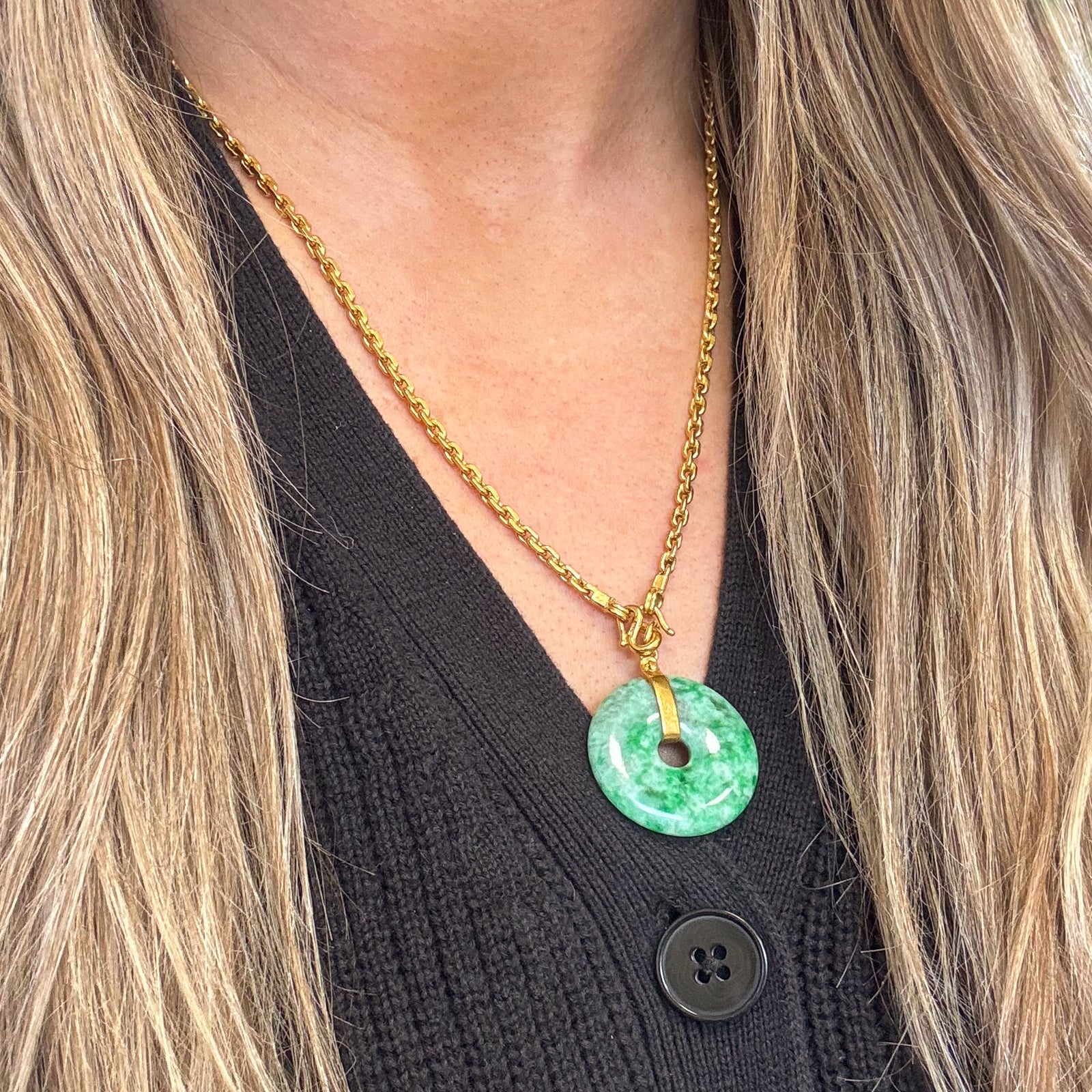 Collier pendentif en jadéite 24 carats | 50 carats | 51 cm |