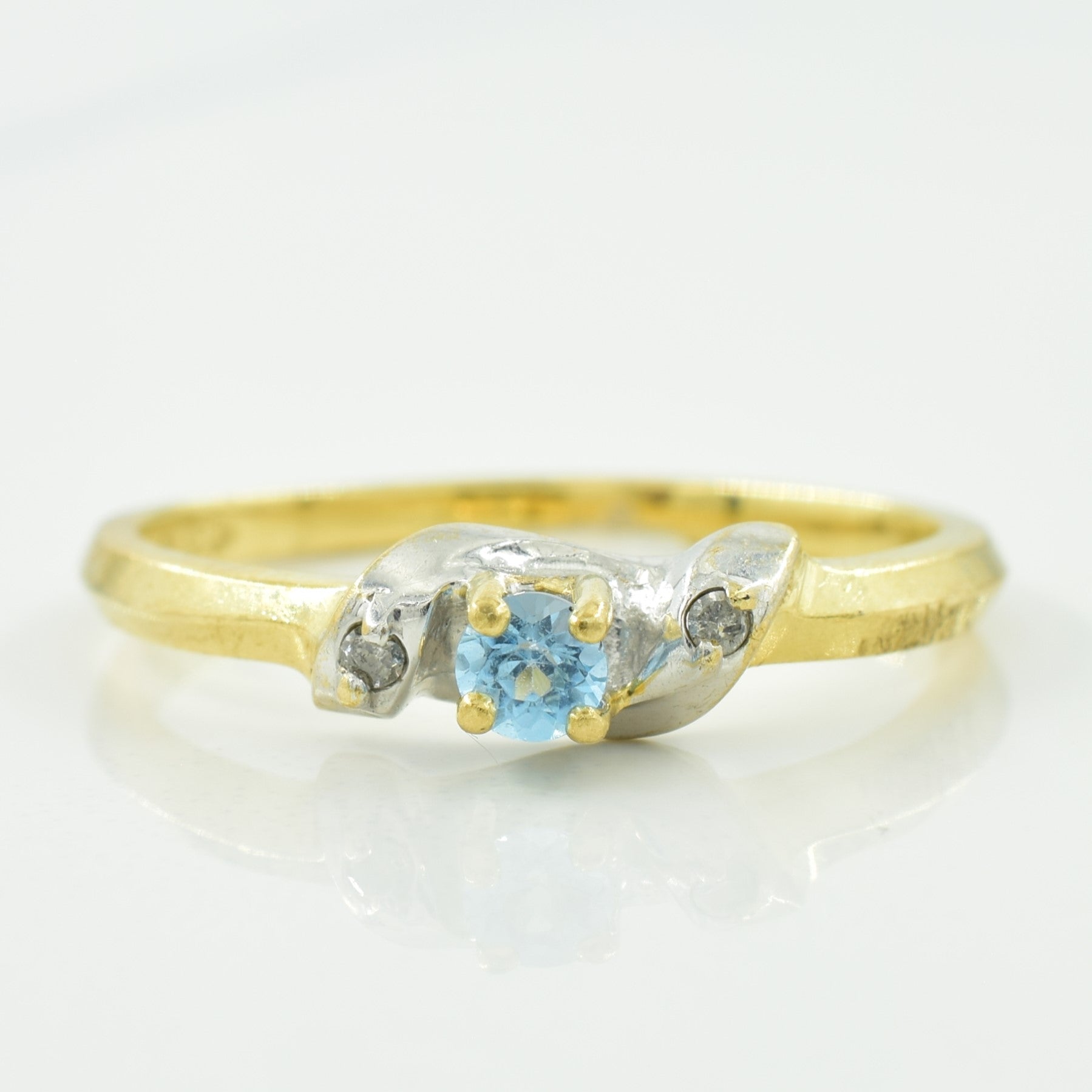 Bague en topaze bleue et diamants | 0,10 ct, 0,02 ct au total | Taille 6,5 |