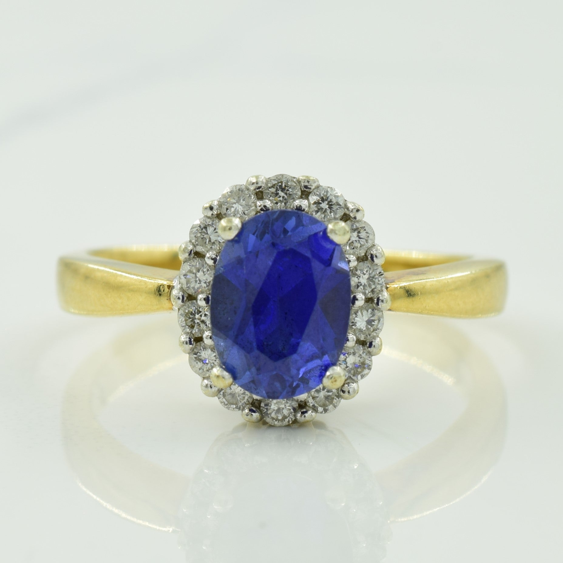Bague halo saphir synthétique et diamants | 1,50 ct, 0,28 ct au total | Taille 8,25 |
