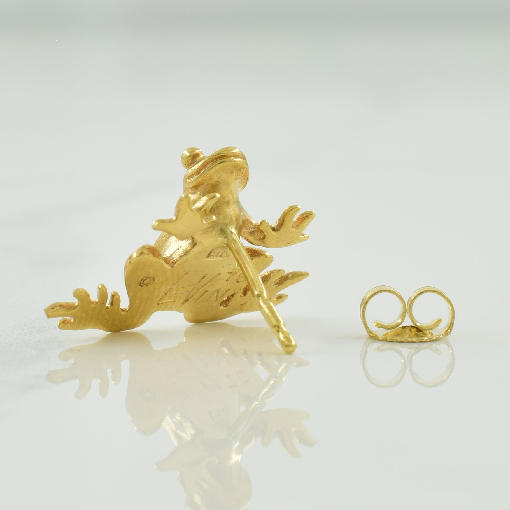 14k Yellow Gold Frog Stud Earrings |
