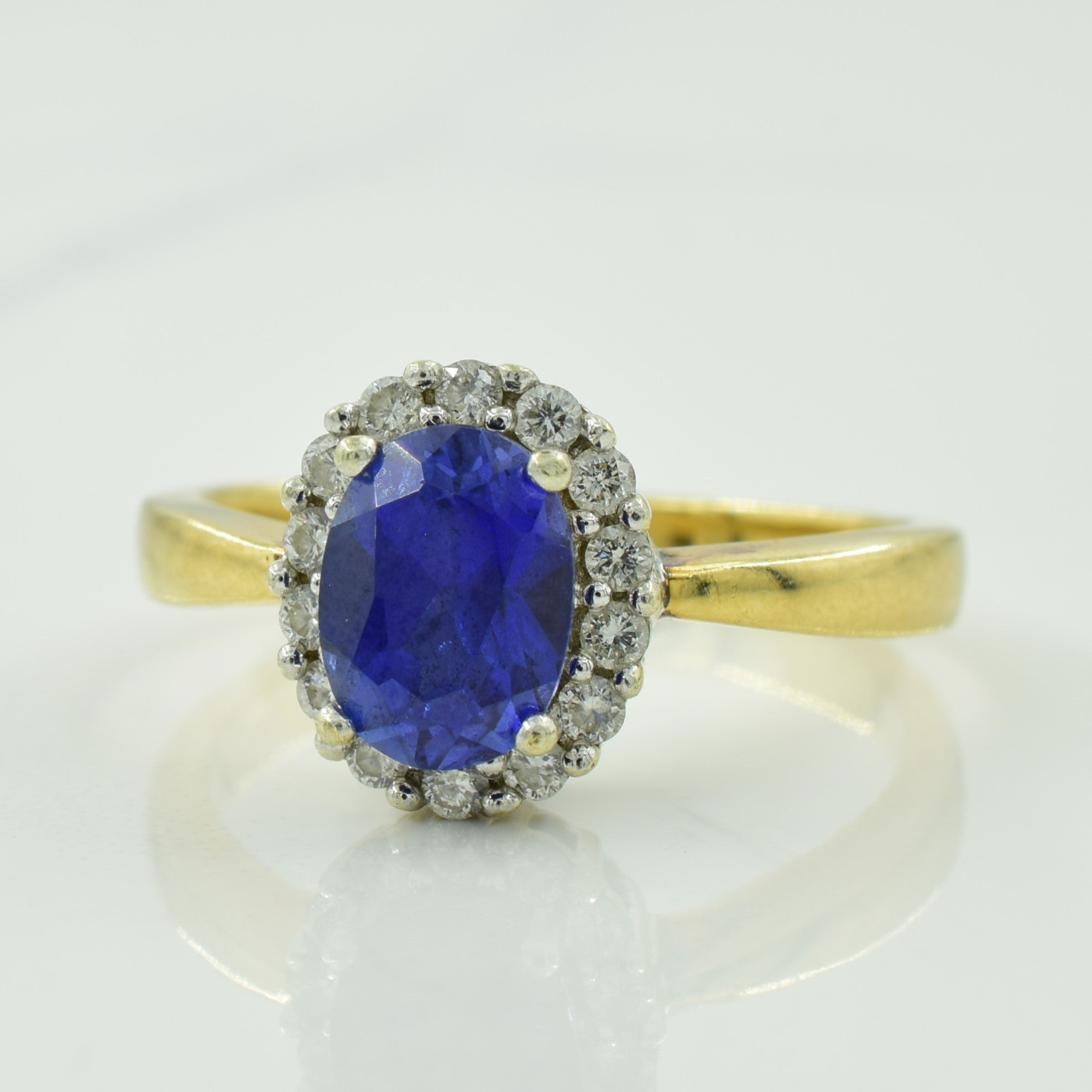 Bague halo saphir synthétique et diamants | 1,50 ct, 0,28 ct au total | Taille 8,25 |