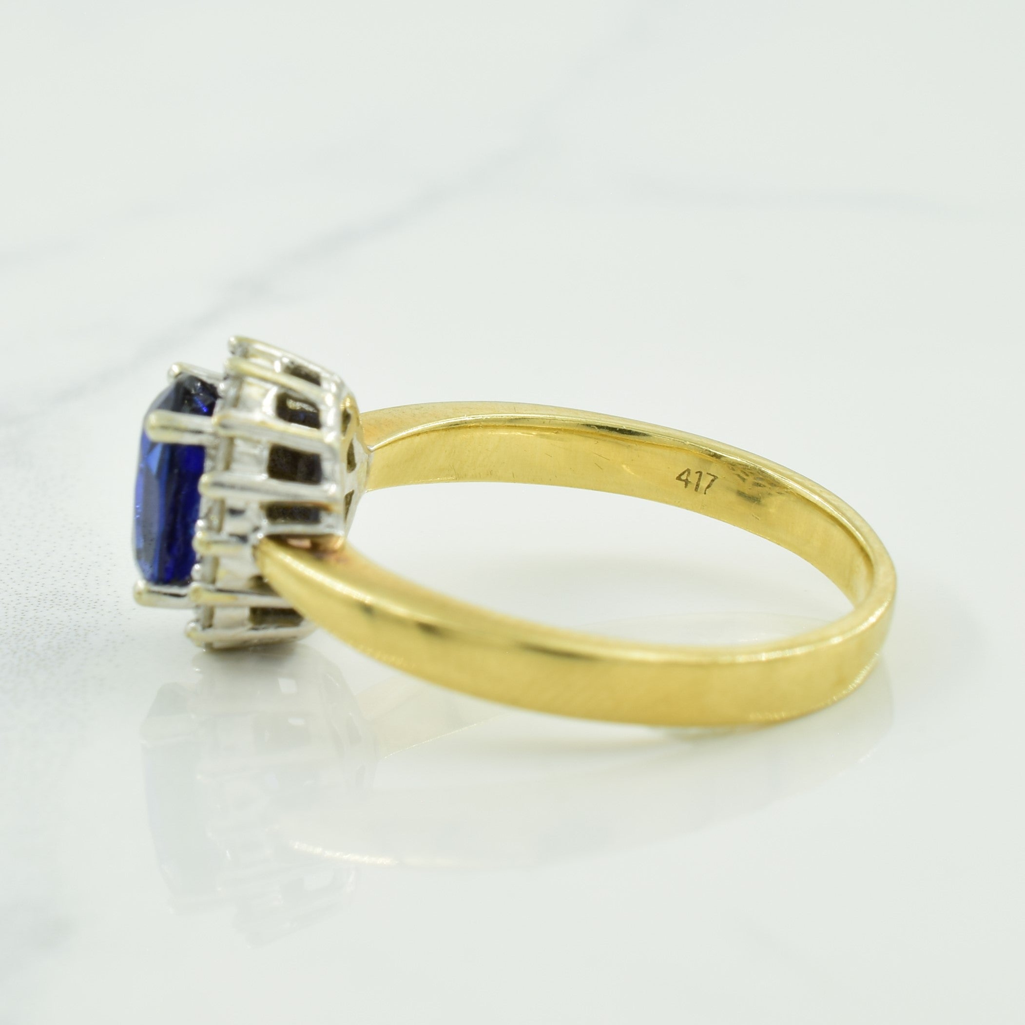 Bague halo saphir synthétique et diamants | 1,50 ct, 0,28 ct au total | Taille 8,25 |
