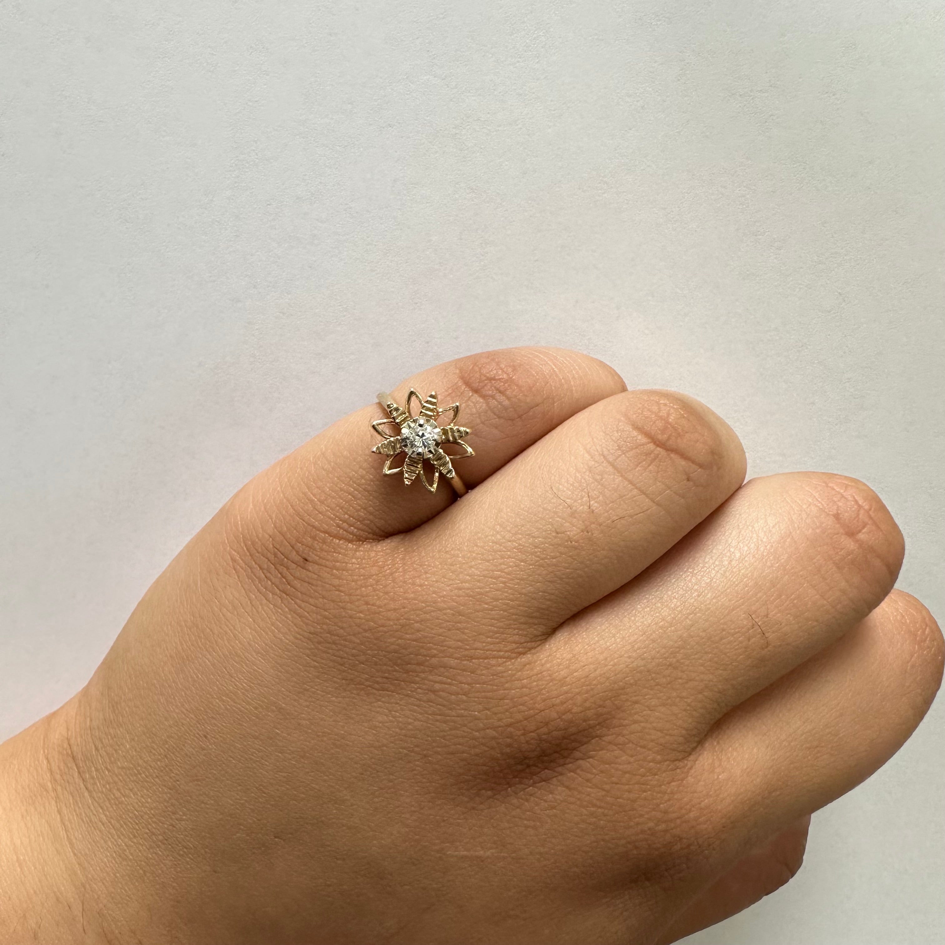 Diamond Flower Ring | 0.13ct | SZ 6 |