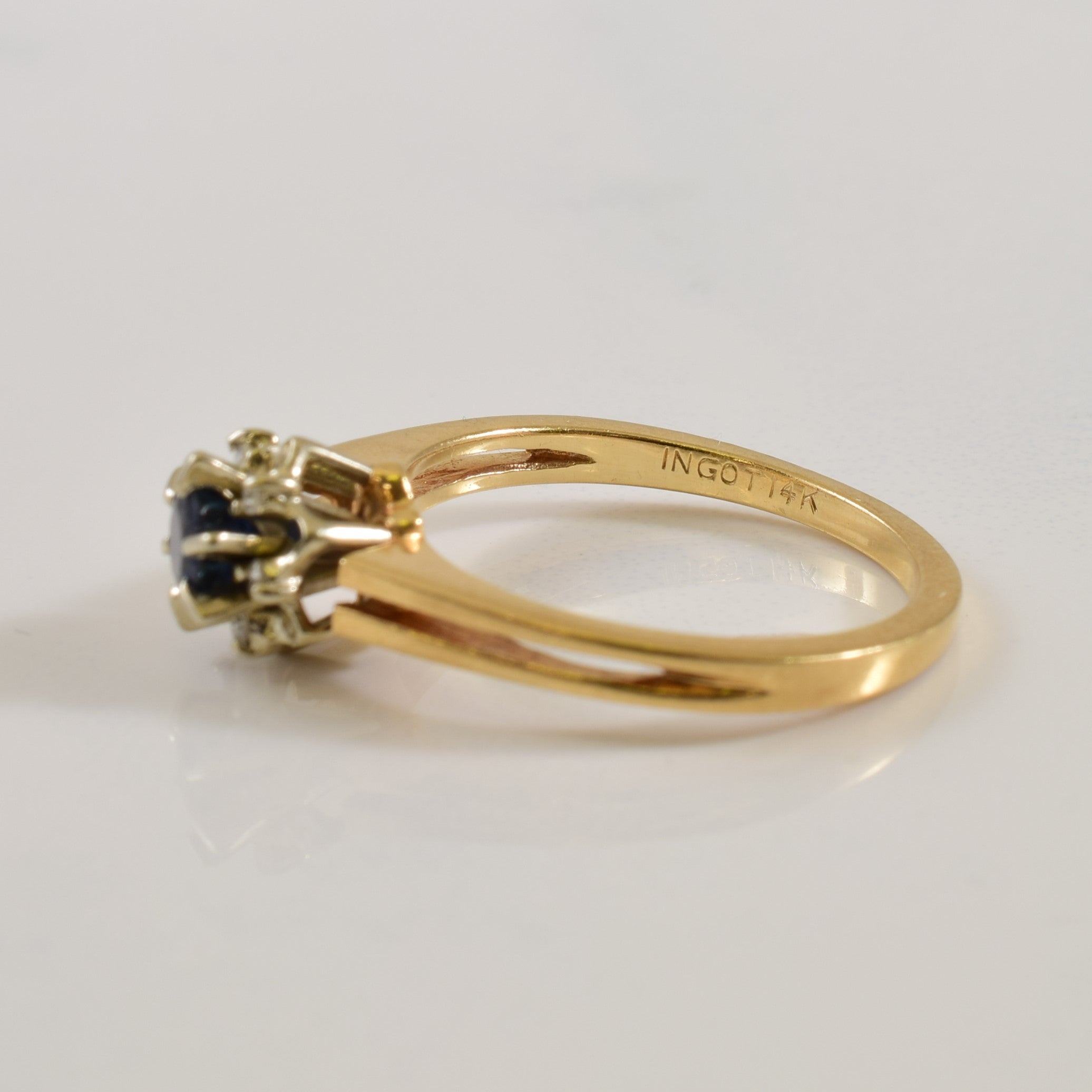 Bague halo saphir et diamants | 0,26 ct, 0,05 ct au total | Taille 5,75 |