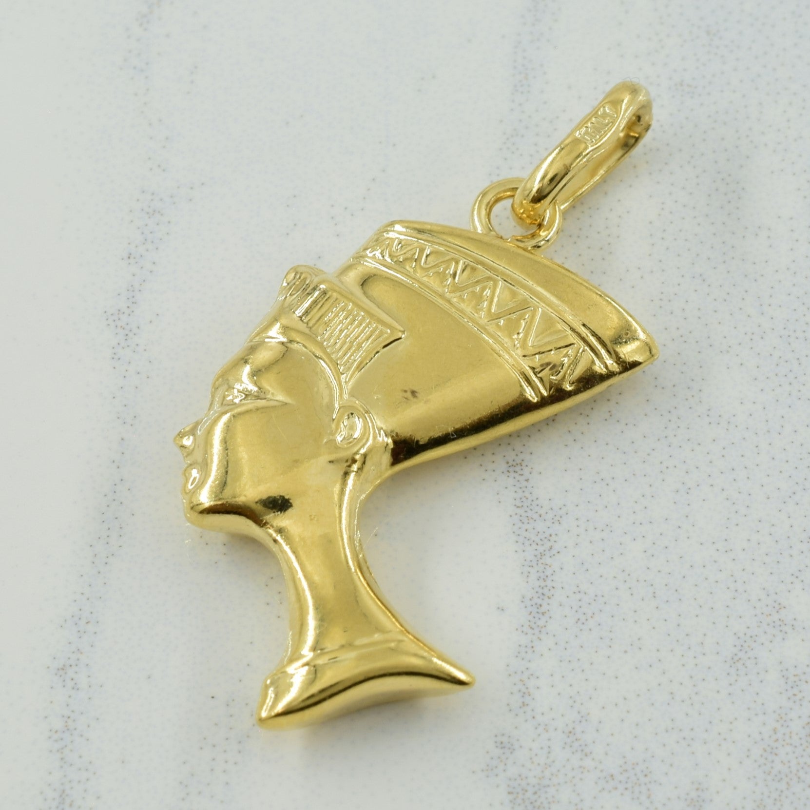 14k Yellow Gold Nefertiti Pendant |