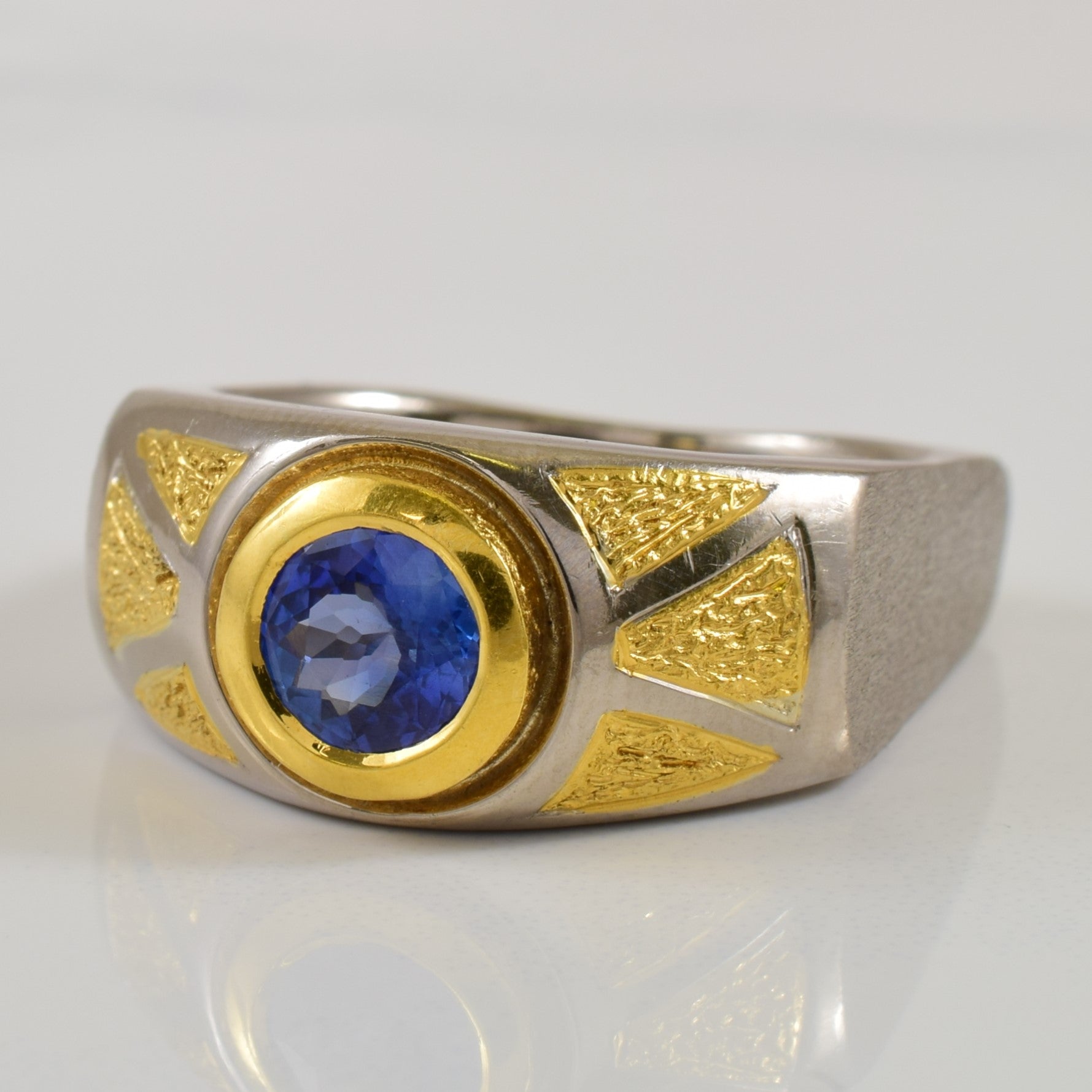 Bague en or blanc et saphir bleu avec accents en or jaune | 1,00 ct | Taille 10 |