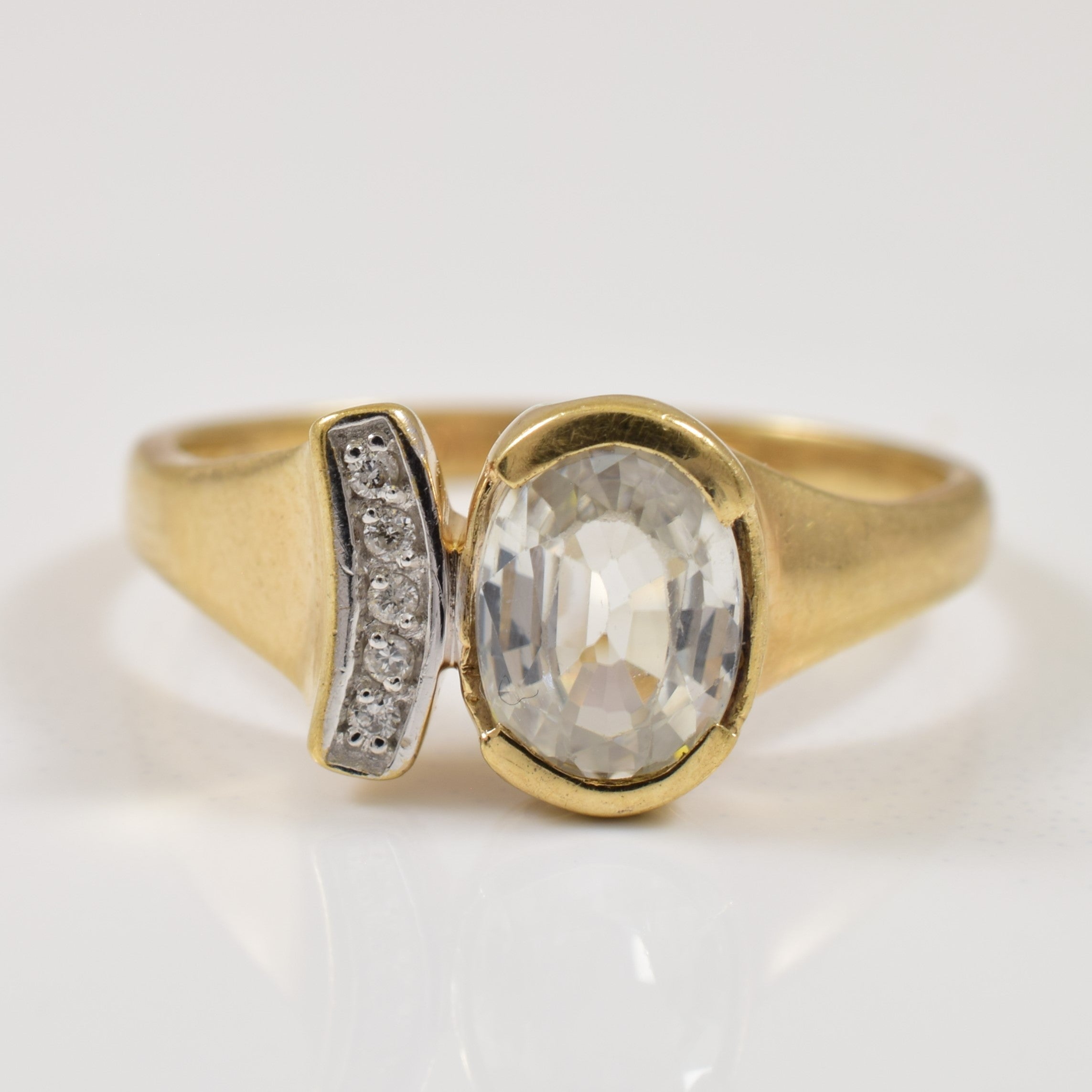 Bague en zircon et diamants | 1,00 ct, 0,03 ct au total | Taille 5,75 |