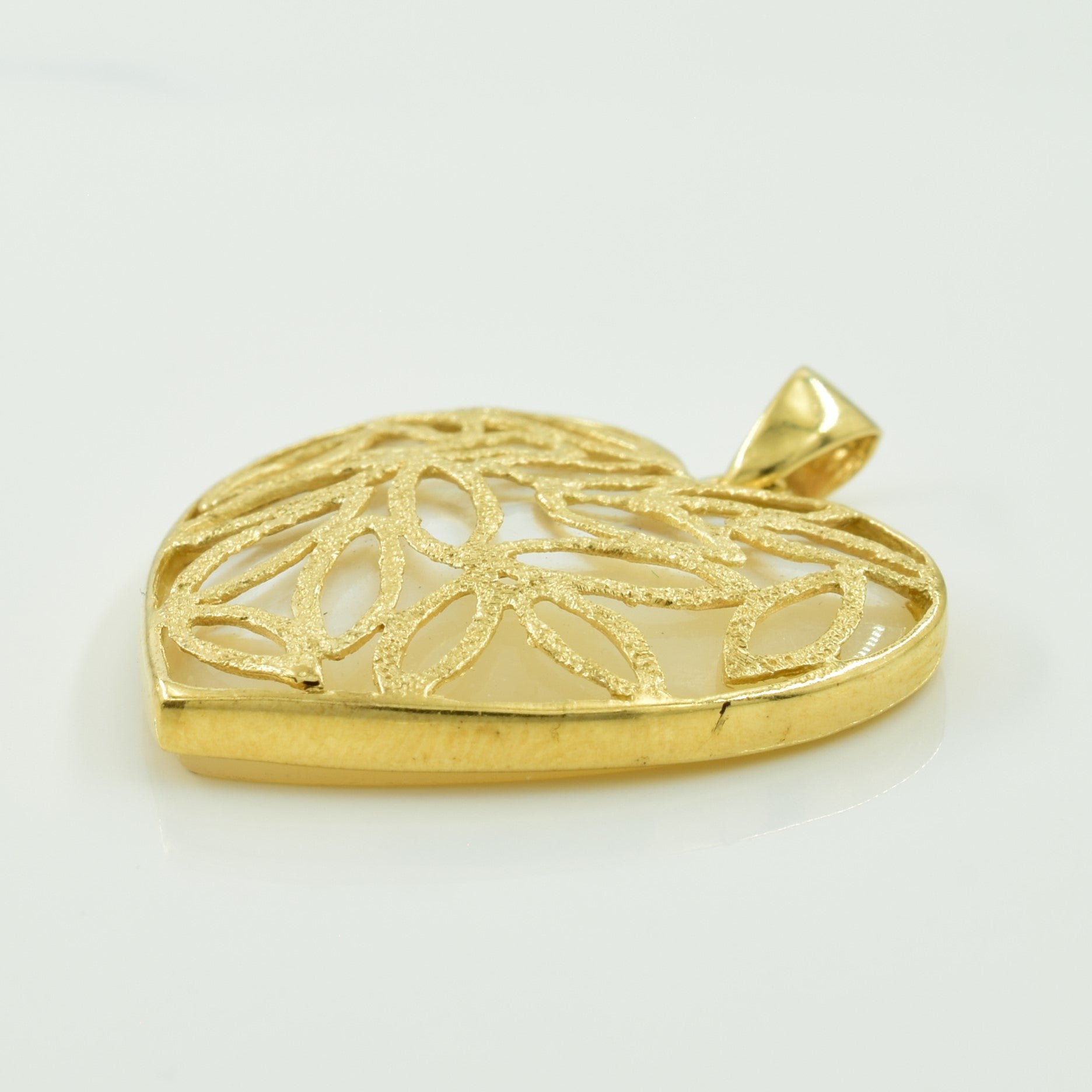 Mother of Pearl Heart Pendant | 17.00ct |