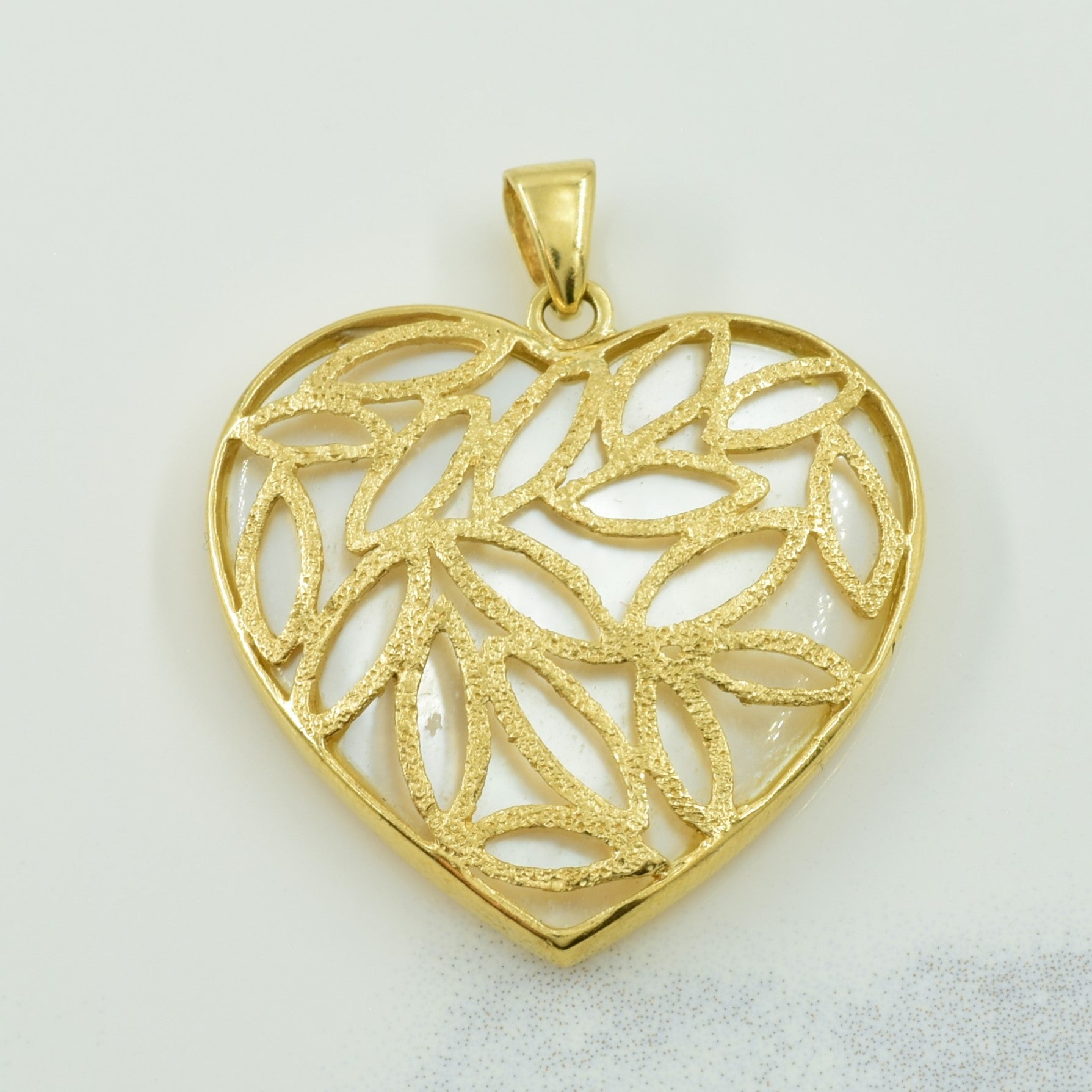 Mother of Pearl Heart Pendant | 17.00ct |
