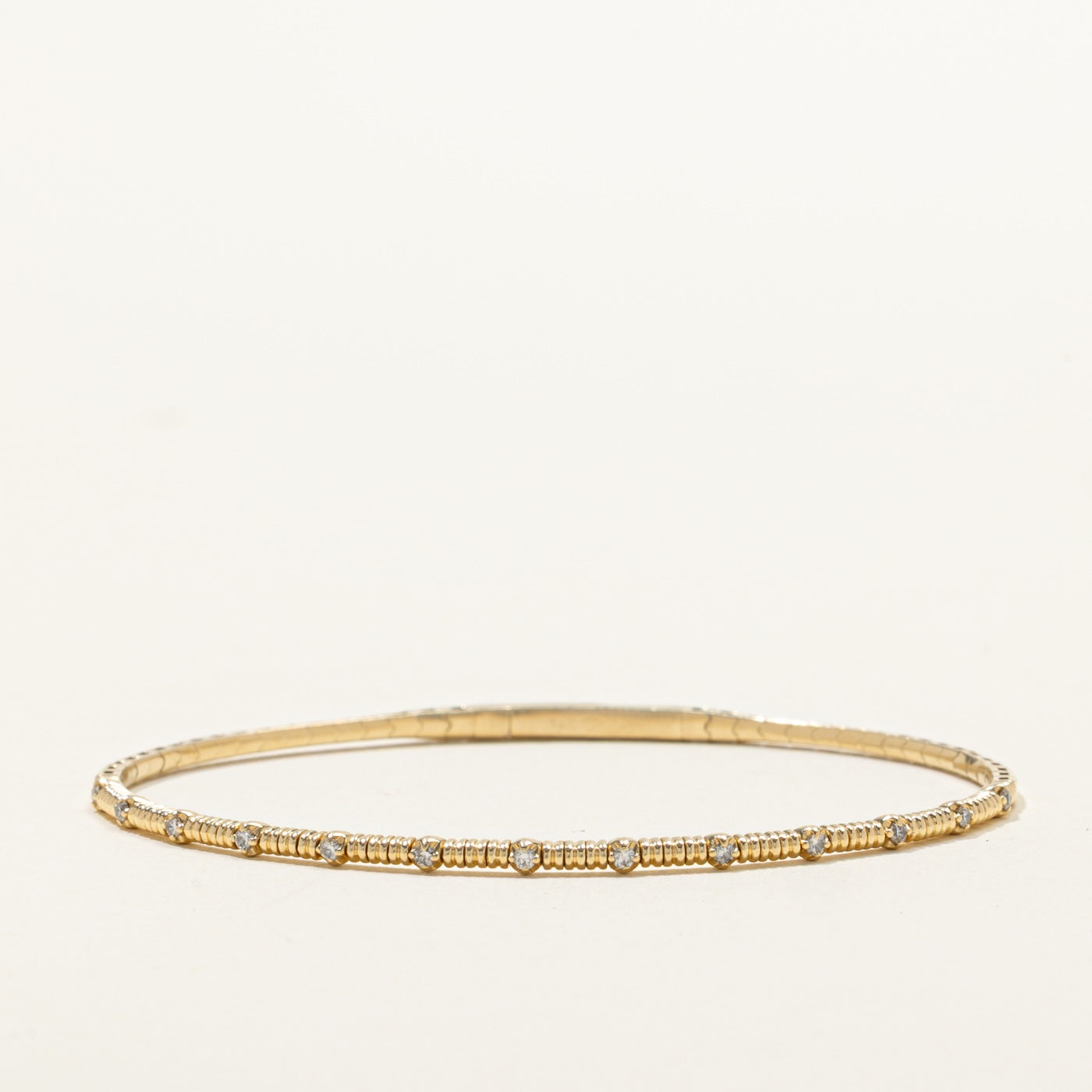 14k Scattered Diamond Grooved Bangle | 7.25"