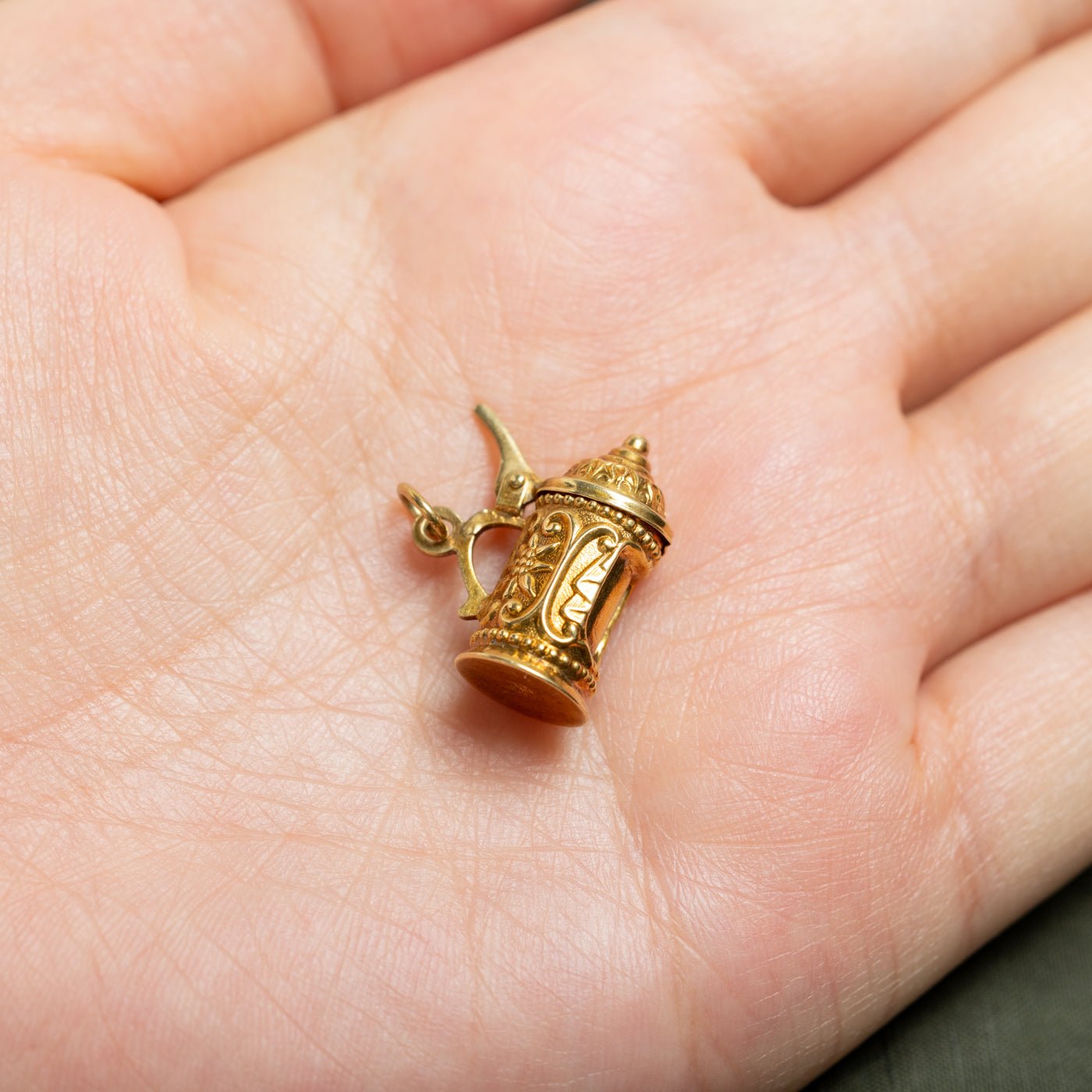 14k Yellow Gold Embossed Beer Stein Charm