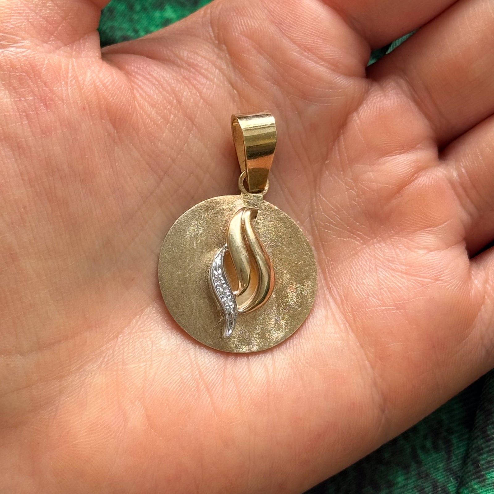 Yellow Gold Round Diamond Pendant | 0.04ctw |