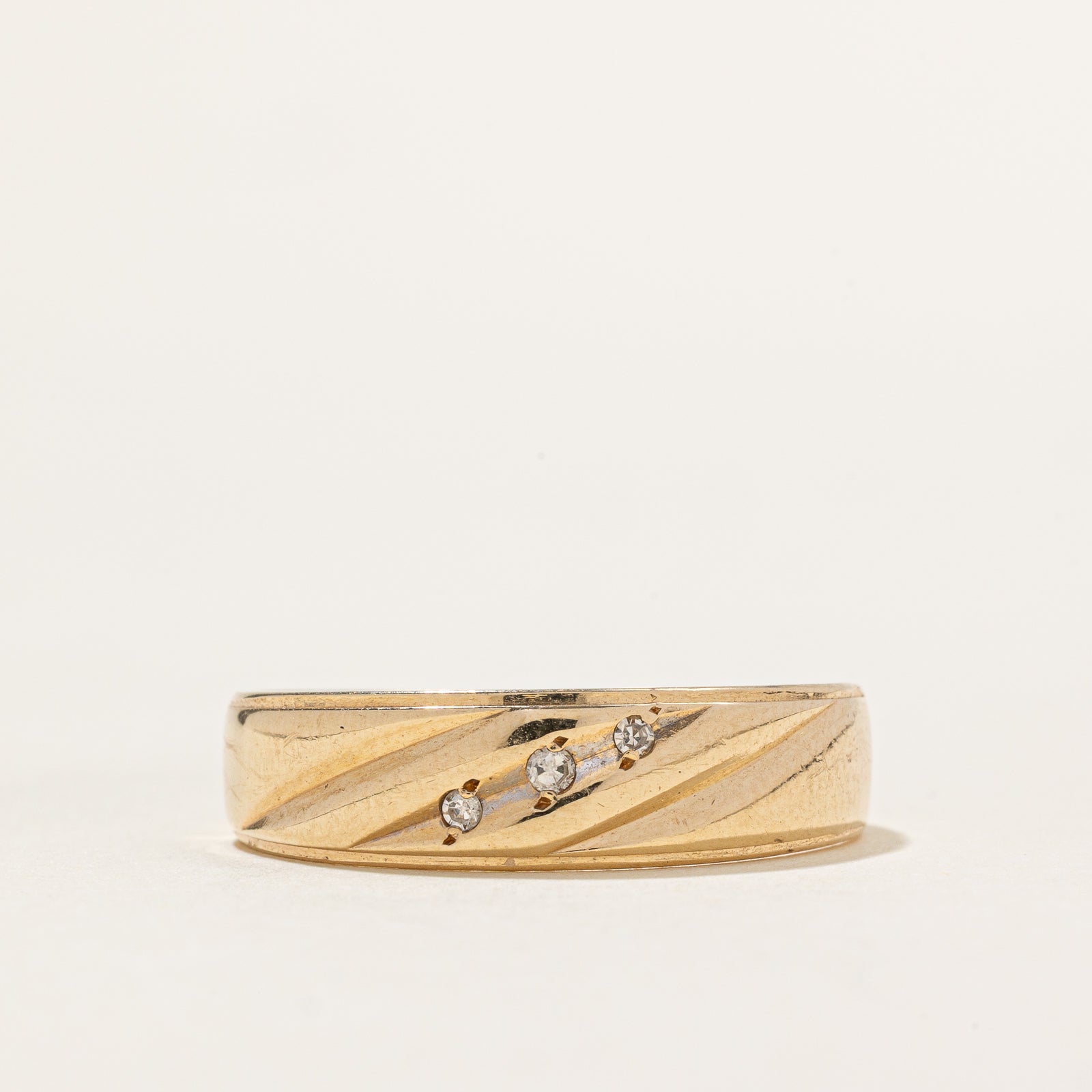 Bague sertie de diamants en diagonale | 0,015 ct | Taille 9