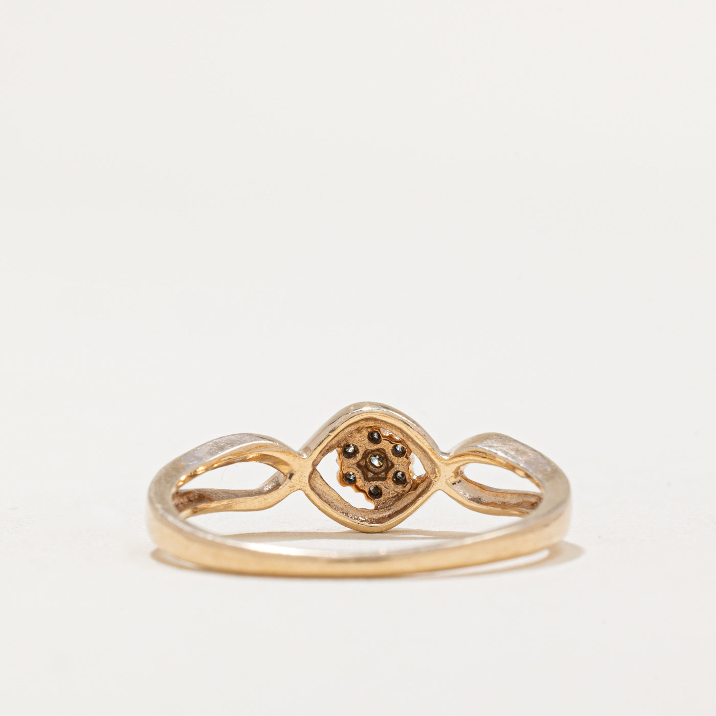Diamond Cluster Twisted Ring | 0.07ctw | SZ 8.5 |