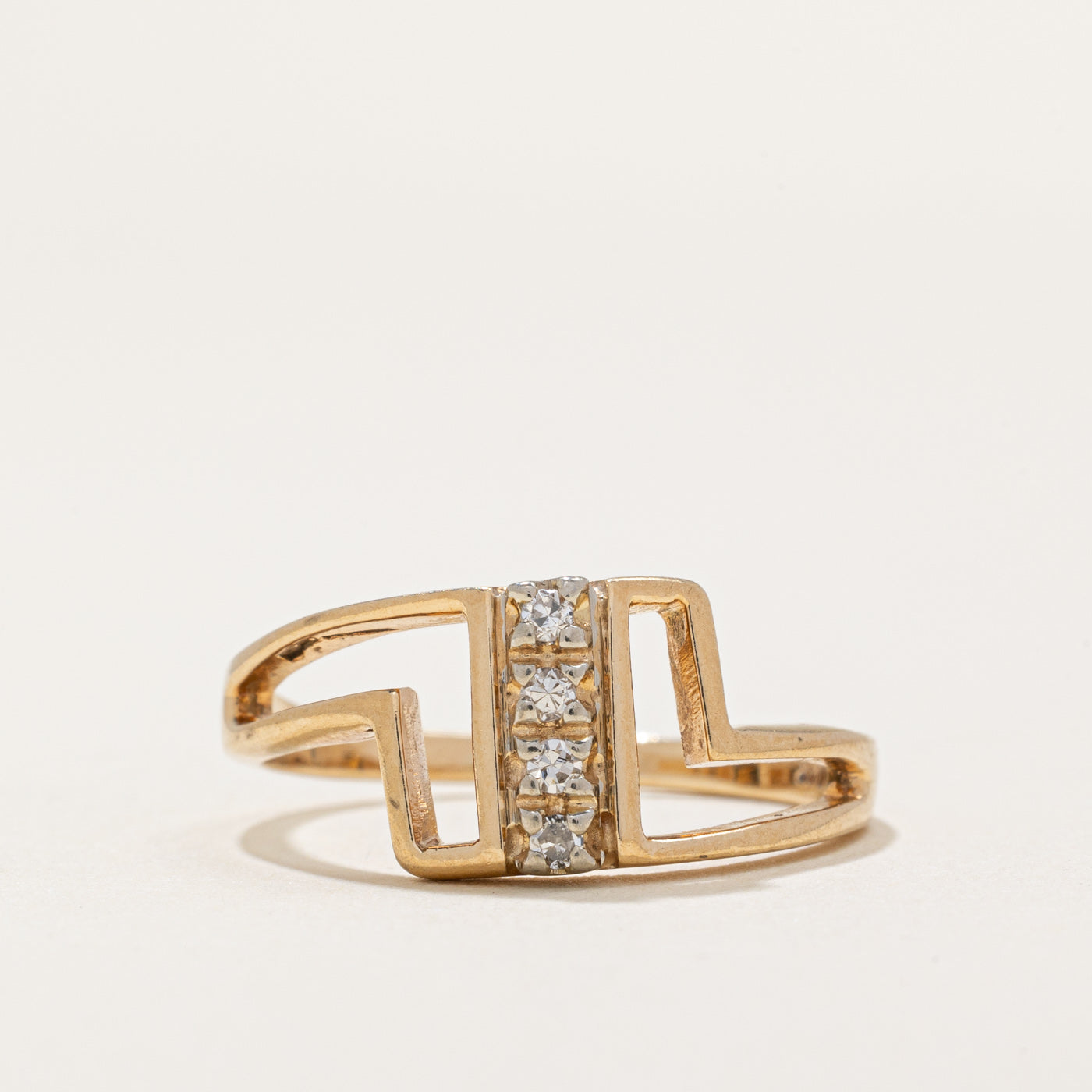 Diamond Column Ring | 0.06ctw | SZ 7 |
