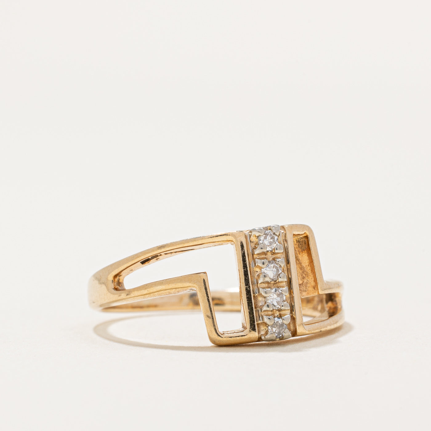 Diamond Column Ring | 0.06ctw | SZ 7 |