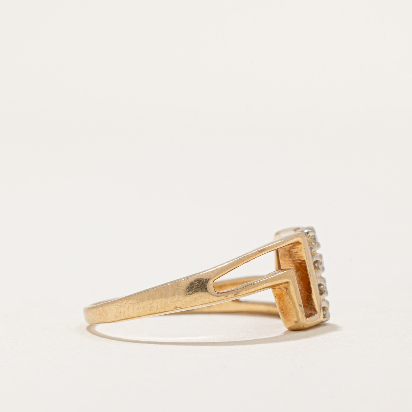 Diamond Column Ring | 0.06ctw | SZ 7 |