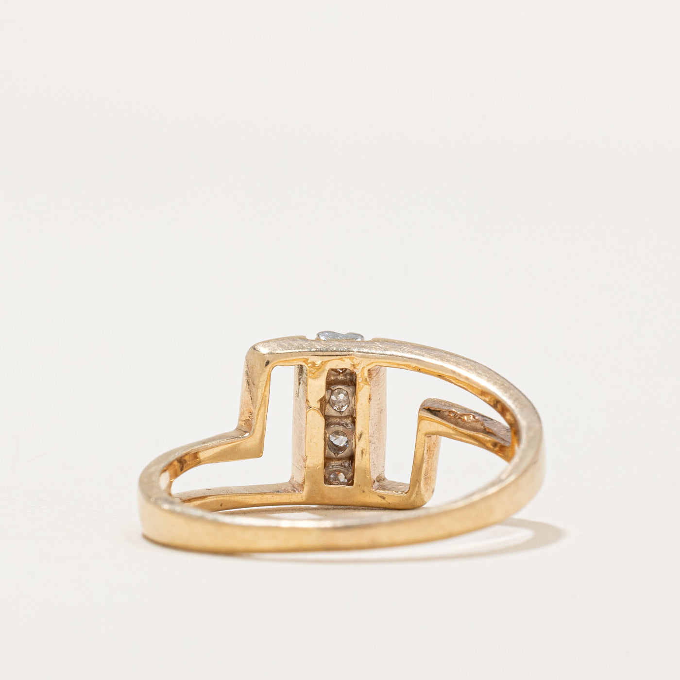 Diamond Column Ring | 0.06ctw | SZ 7 |