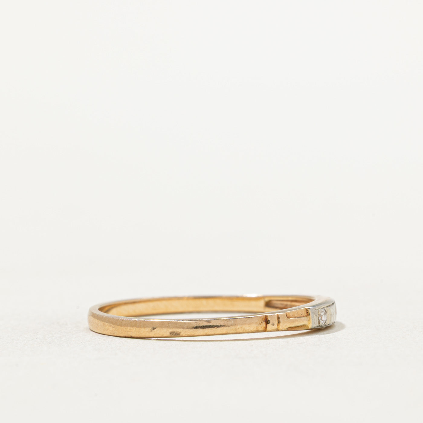 Bague bicolore en or sertie de trois diamants | 0,03 ct au total | Taille 8,75