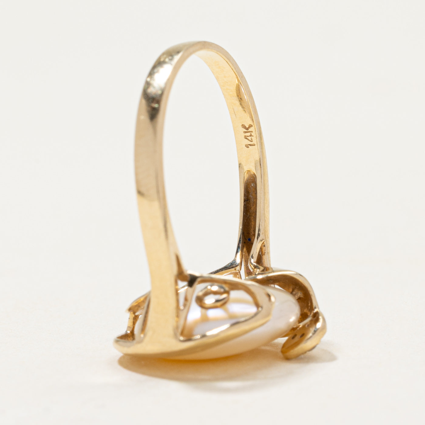 Button Pearl & Diamond Ring | 0.02ctw | SZ 6