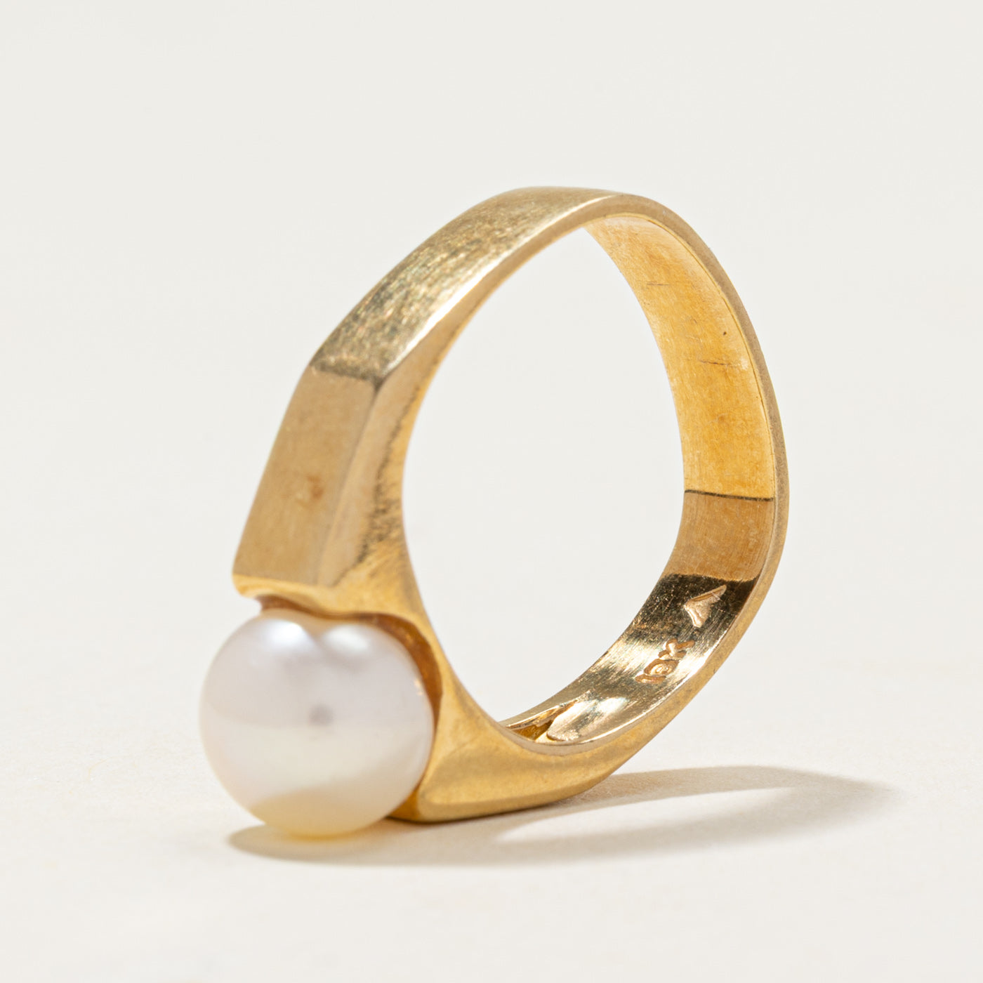 Solitaire Pearl Soft Square Ring | SZ 6