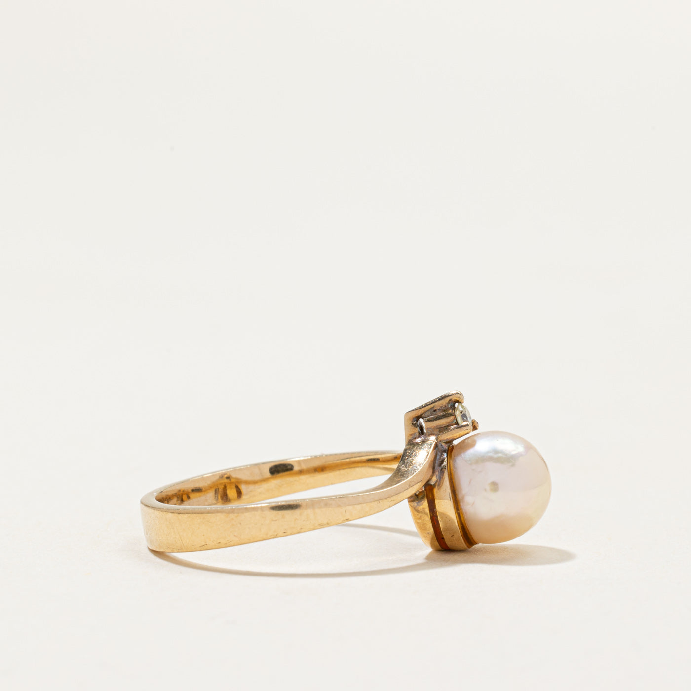 Pearl & Diamond Chevron Ring | 0.05ct | SZ 6.25