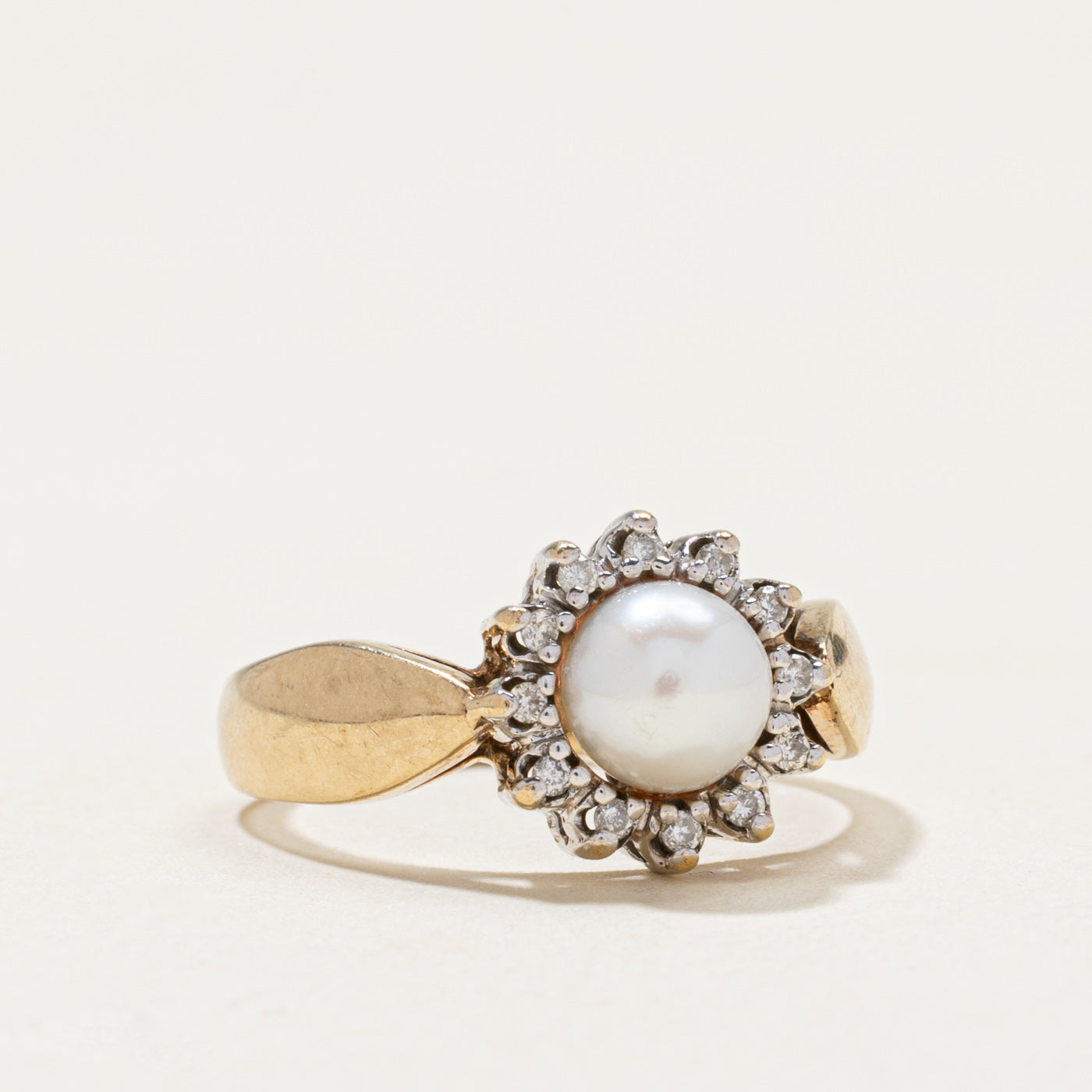 Pearl & Diamond Daisy Ring | 0.12ctw | SZ 6.25