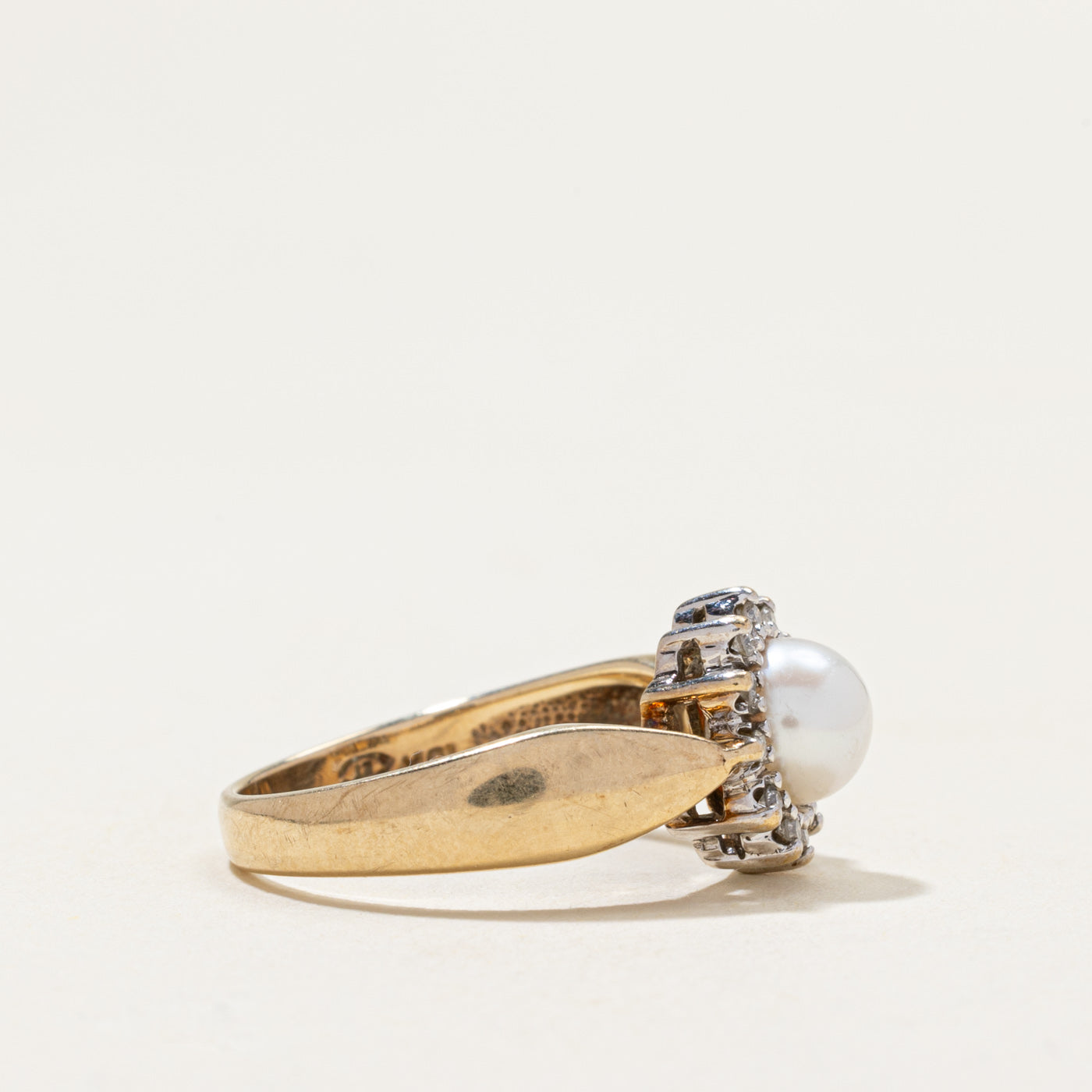 Pearl & Diamond Daisy Ring | 0.12ctw | SZ 6.25