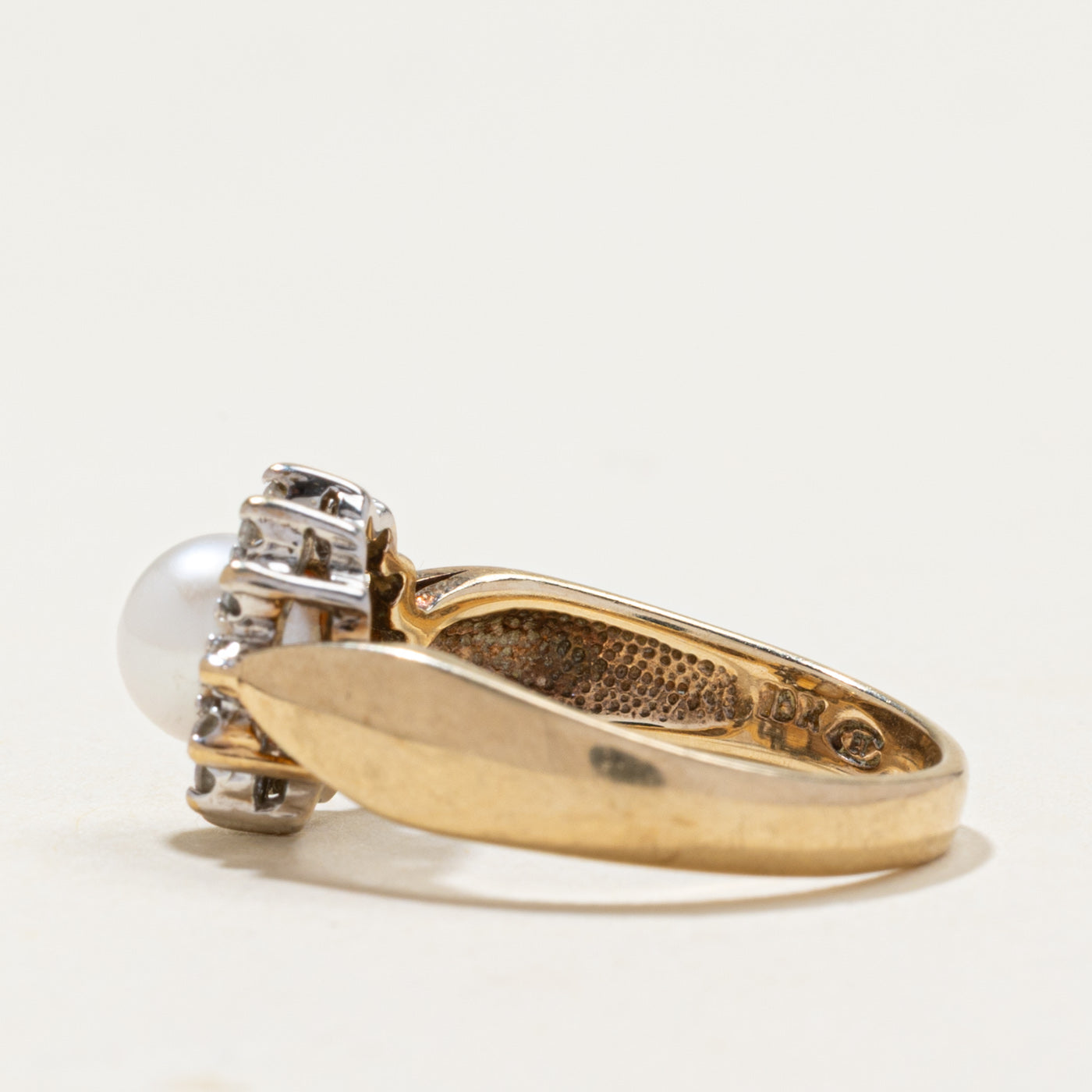 Pearl & Diamond Daisy Ring | 0.12ctw | SZ 6.25