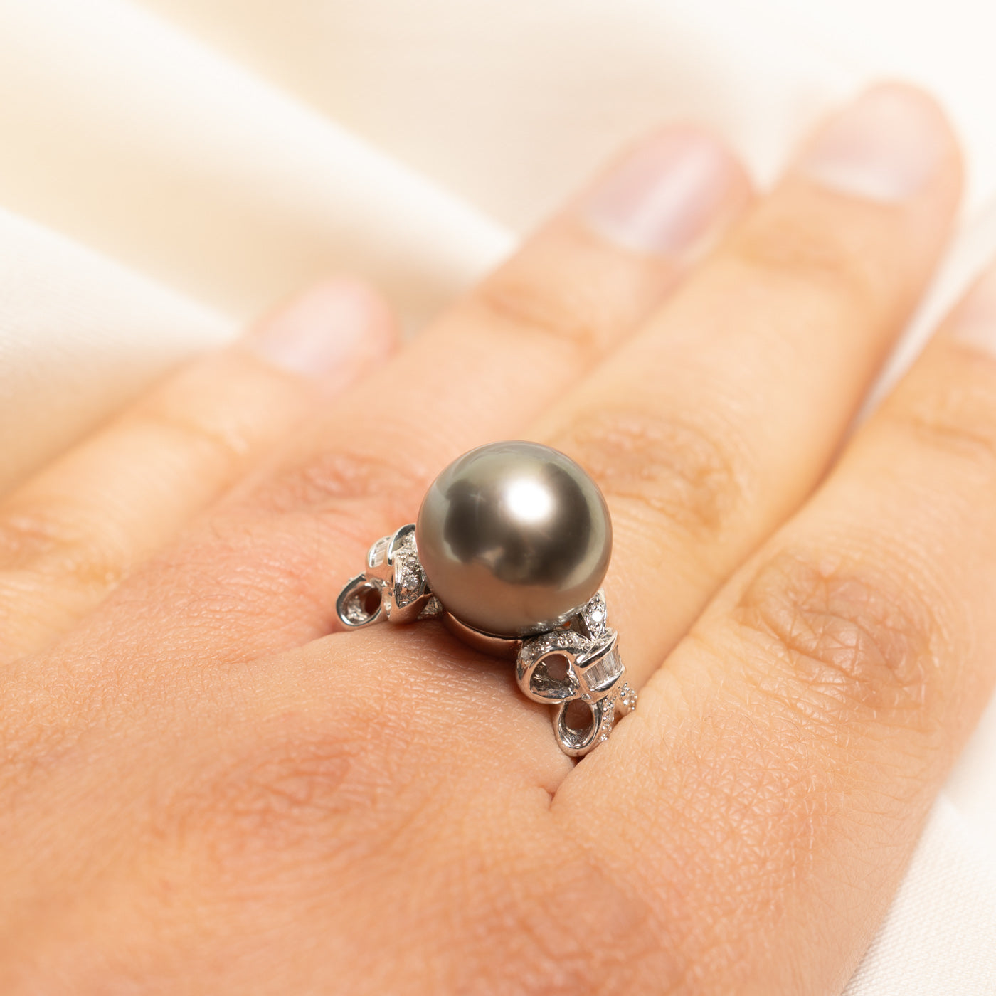18k Black Pearl & Diamond Bow Cocktail Ring | 0.28ctw | SZ 7.75