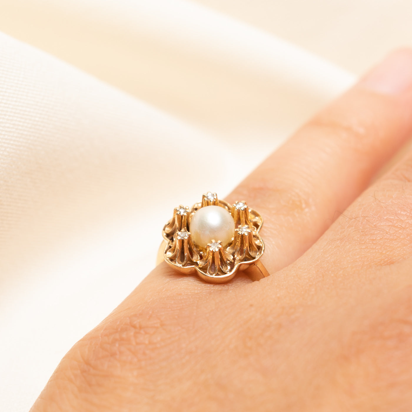 Pearl & Belcher Set Diamond Floral Ring | 0.06ctw | SZ 4.25