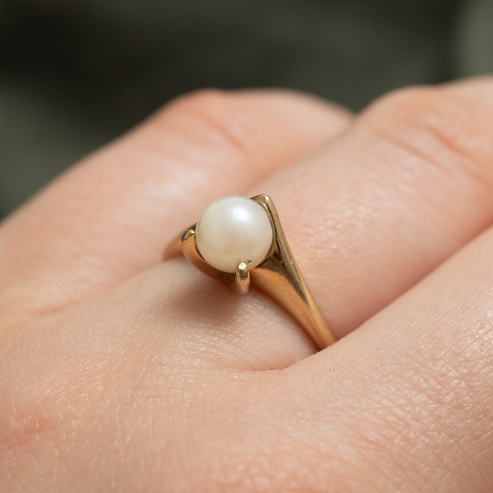 'Birks' Solitaire Pearl Chevron Ring | SZ 6.25