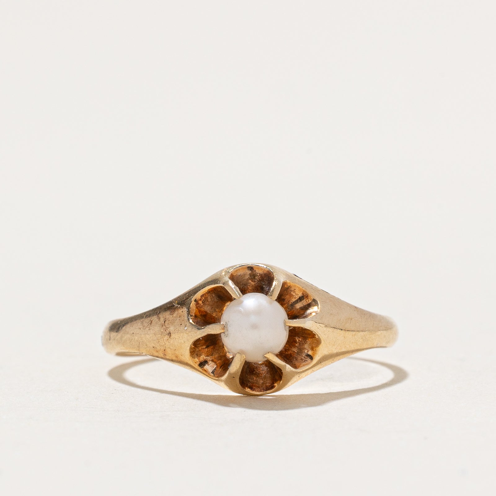 Belcher Set Solitaire Pearl Ring | SZ 4.25