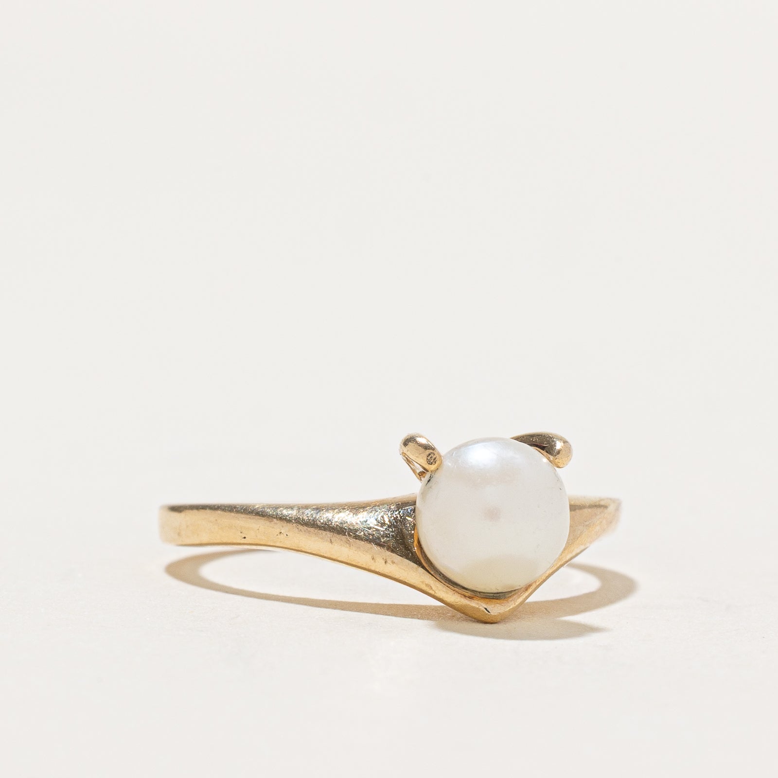 'Birks' Solitaire Pearl Chevron Ring | SZ 6.25