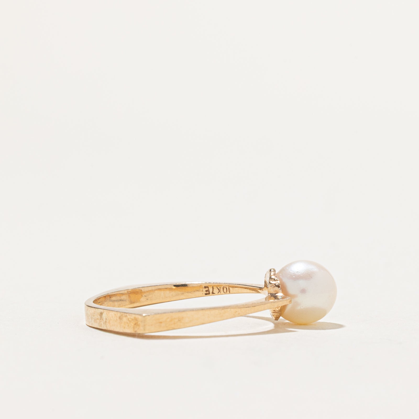Solitaire Pearl Euro Shank Ring | SZ 9.5