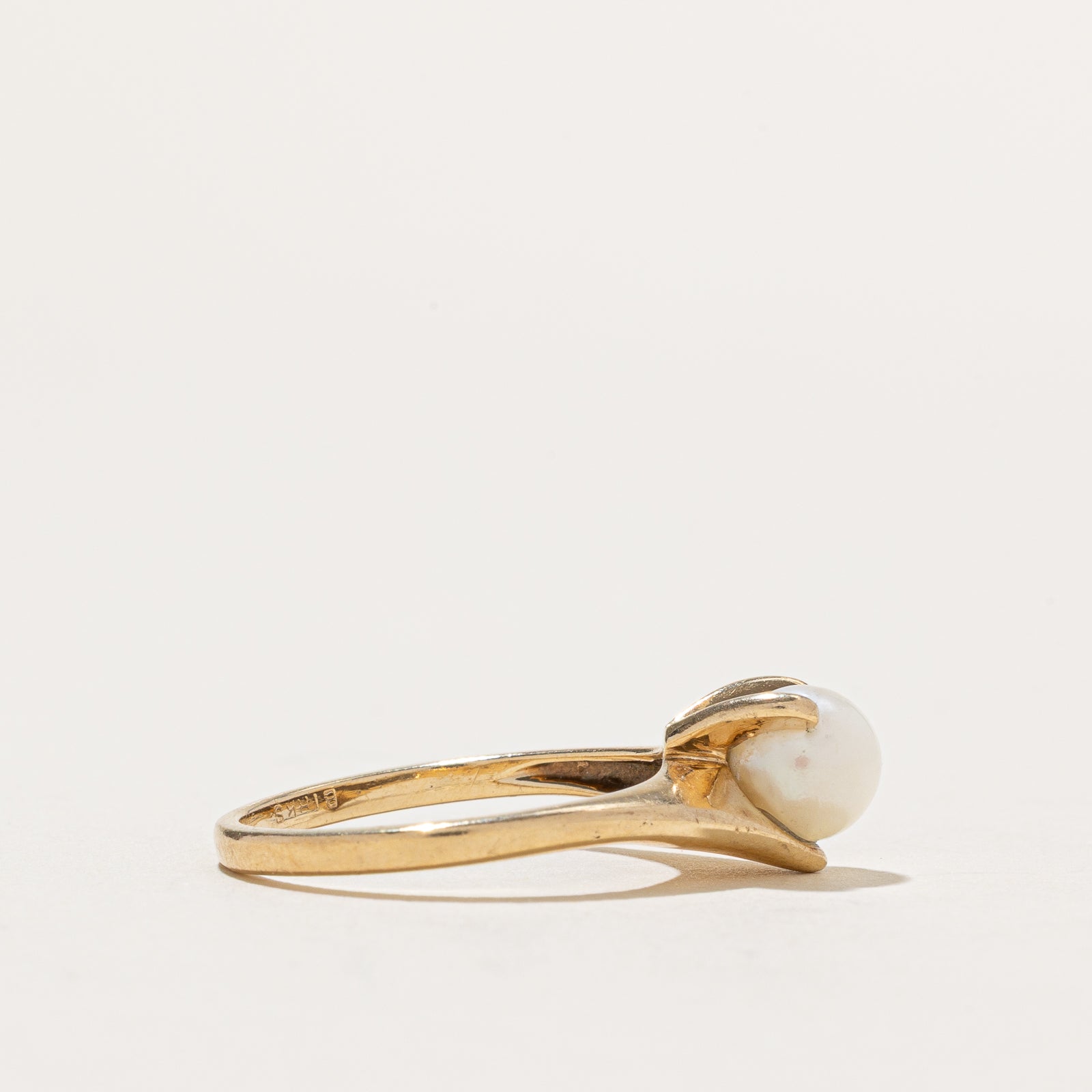 'Birks' Solitaire Pearl Chevron Ring | SZ 6.25
