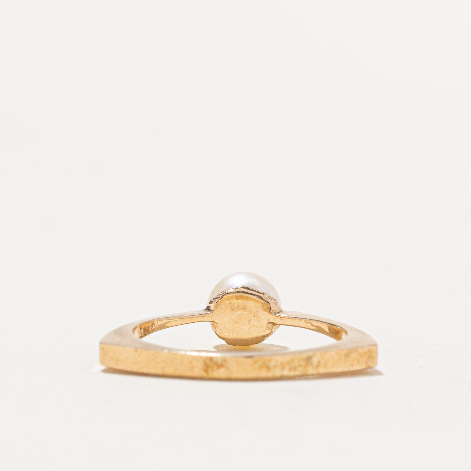 Solitaire Pearl Euro Shank Ring | SZ 9.5
