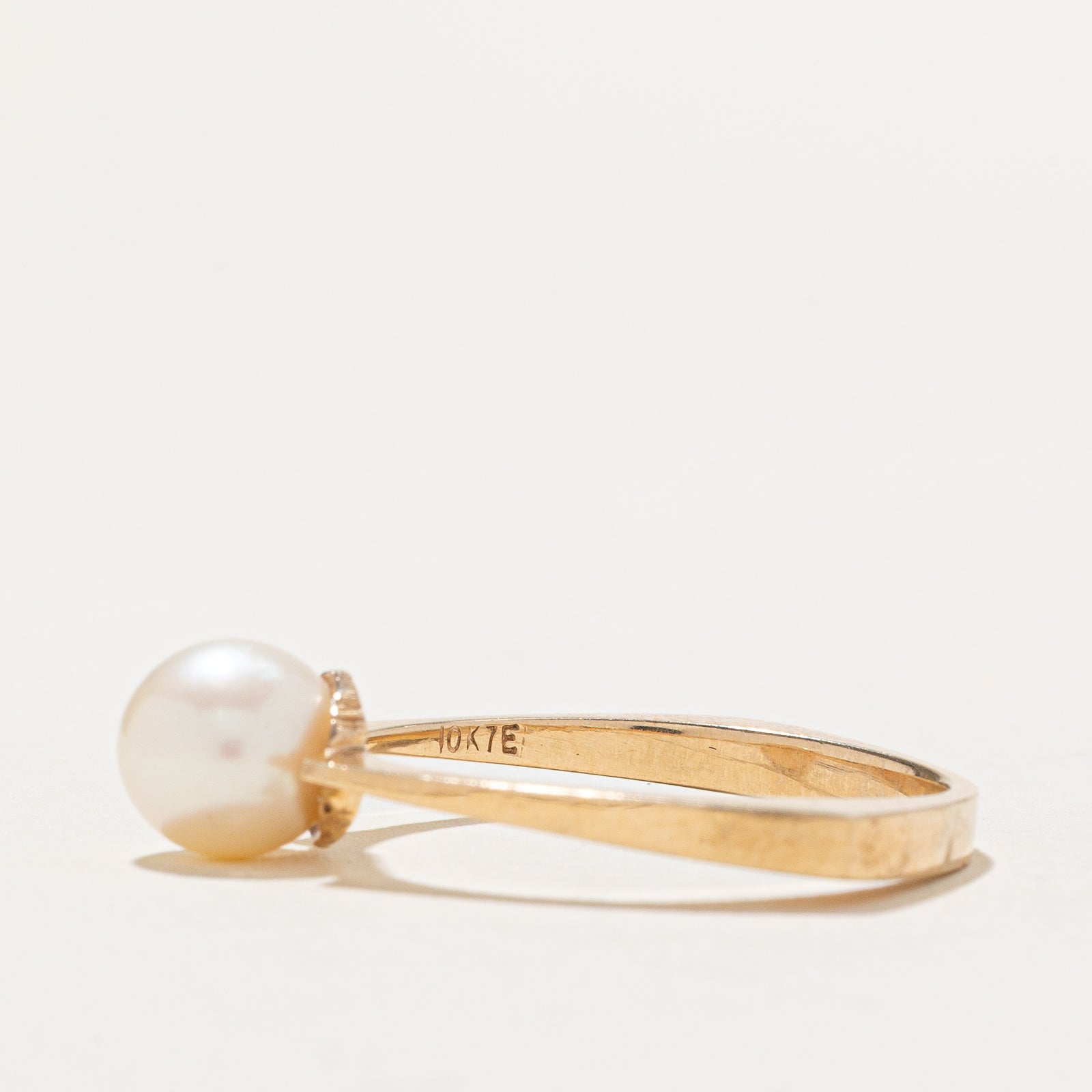 Solitaire Pearl Euro Shank Ring | SZ 9.5