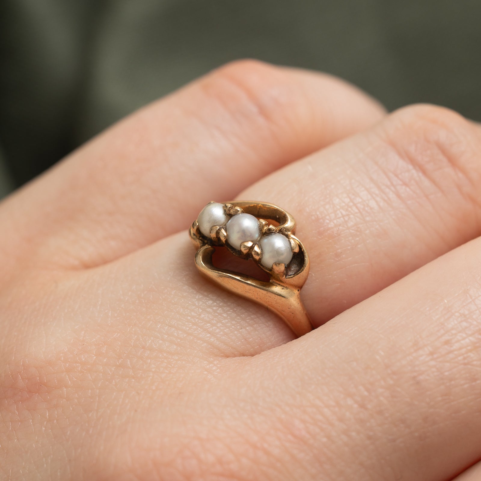 Diagonal Three Stone Pearl Ring | SZ 4.5