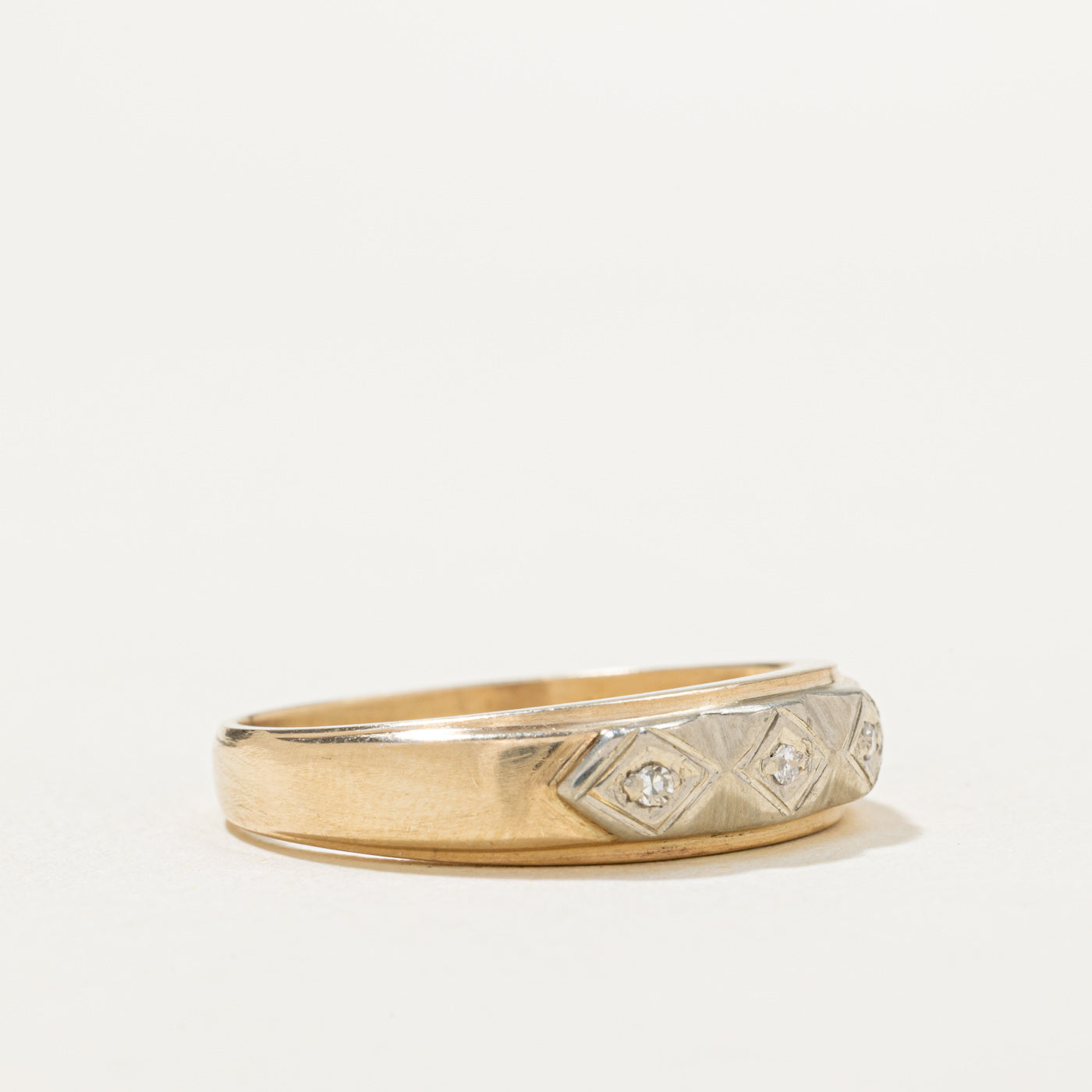 10K Three Stone Diamond Rhombus Pattern Ring | 0.015ctw | SZ 9.5