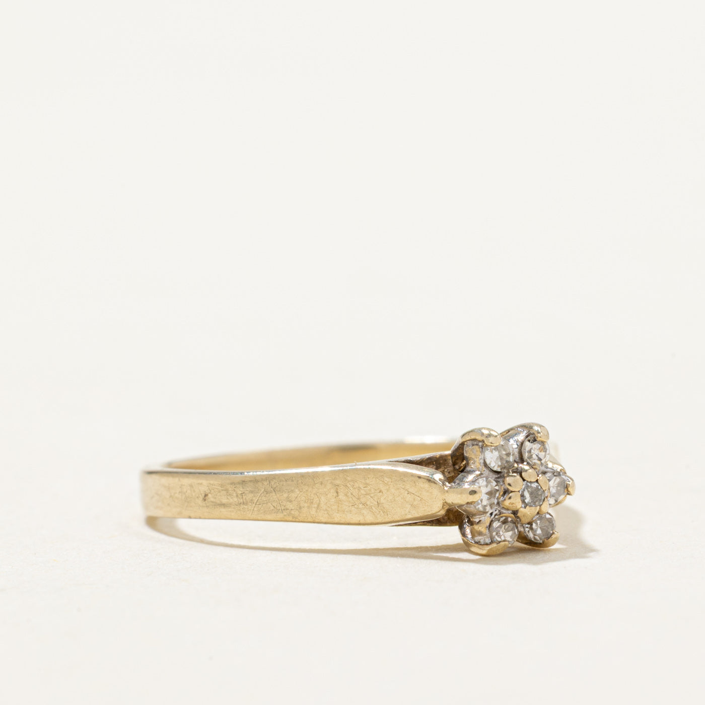 10K Diamond Petal Petite Ring | 0.04ctw | SZ 5.25
