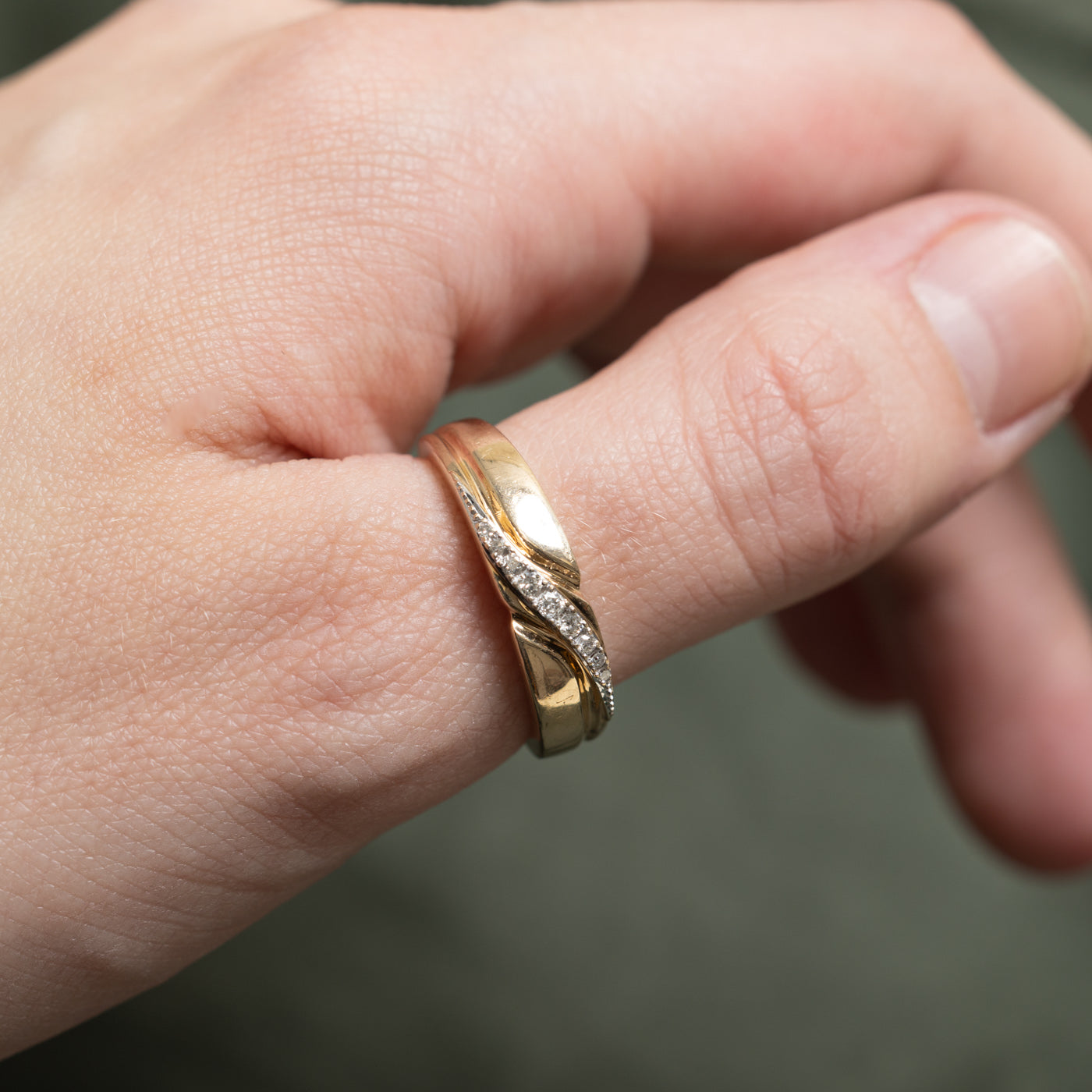 10K Waterfall Diamond Grooved Ring | 0.03ctw | SZ 8.75