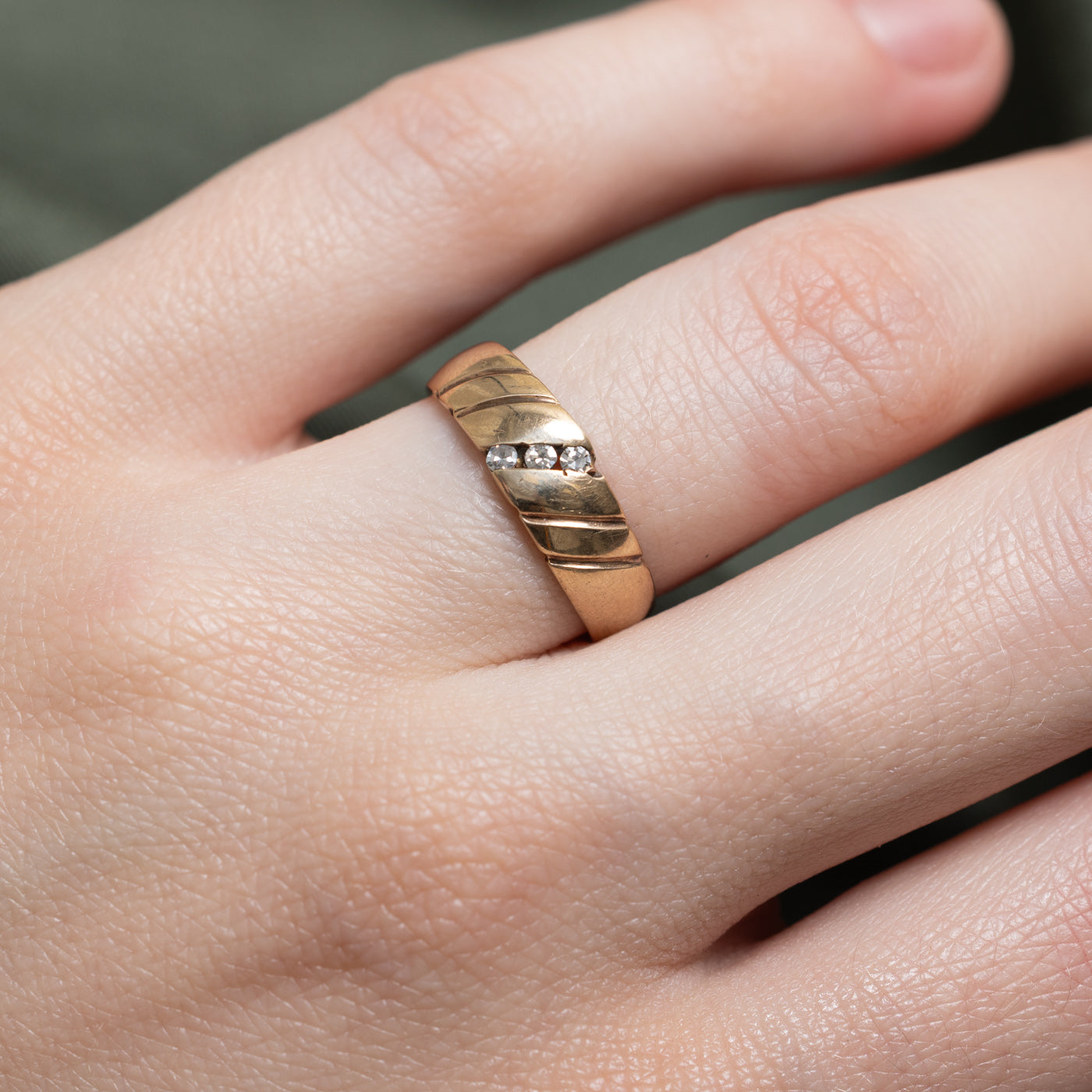 14K Three Stone Diagonal Diamond Grooved Ring | 0.05ctw | SZ 5.25
