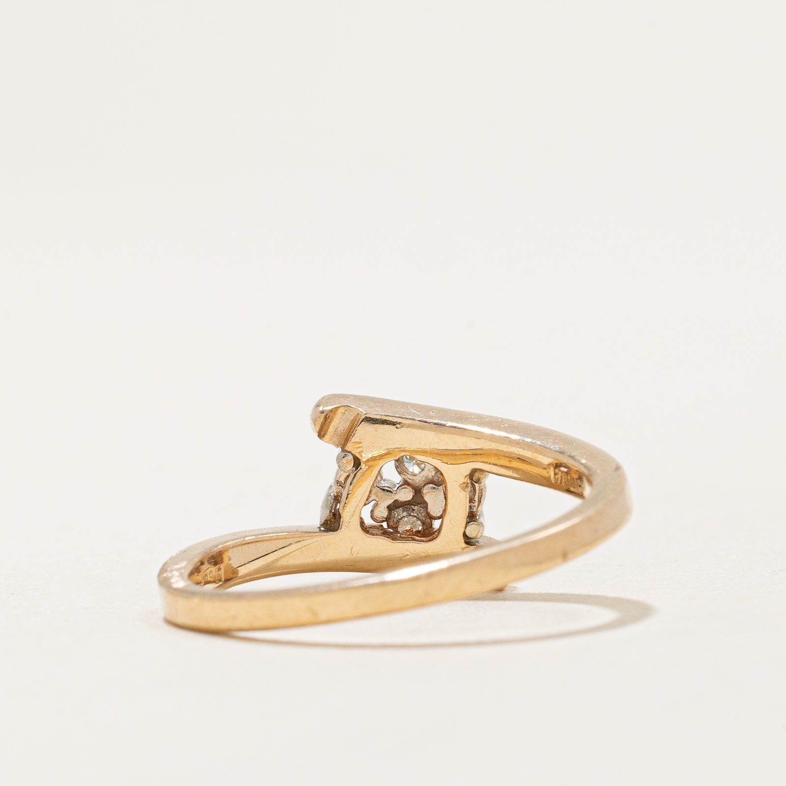 Cluster Diamond Cross Over Ring | 0.10ctw | SZ 6.25