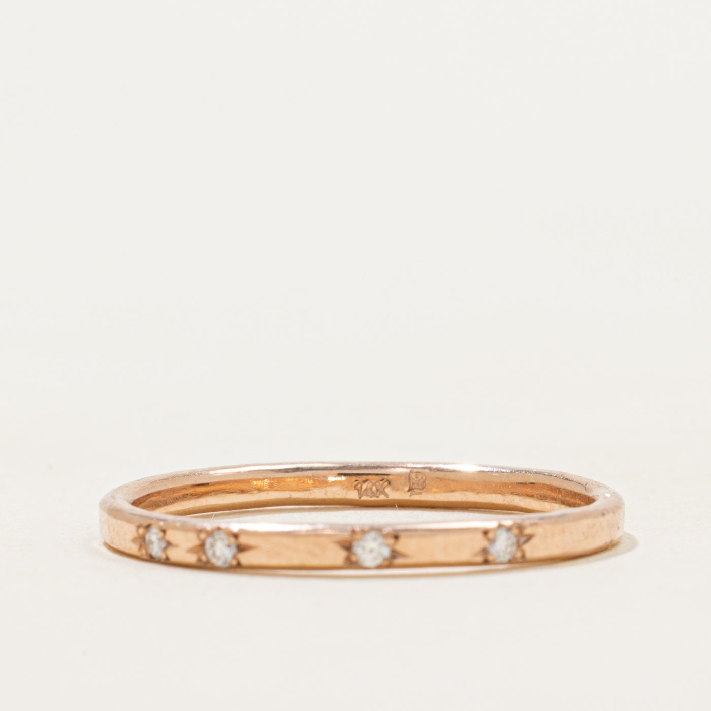 Bague fine en or rose sertie de diamants dispersés | 1,75 mm | Taille 7