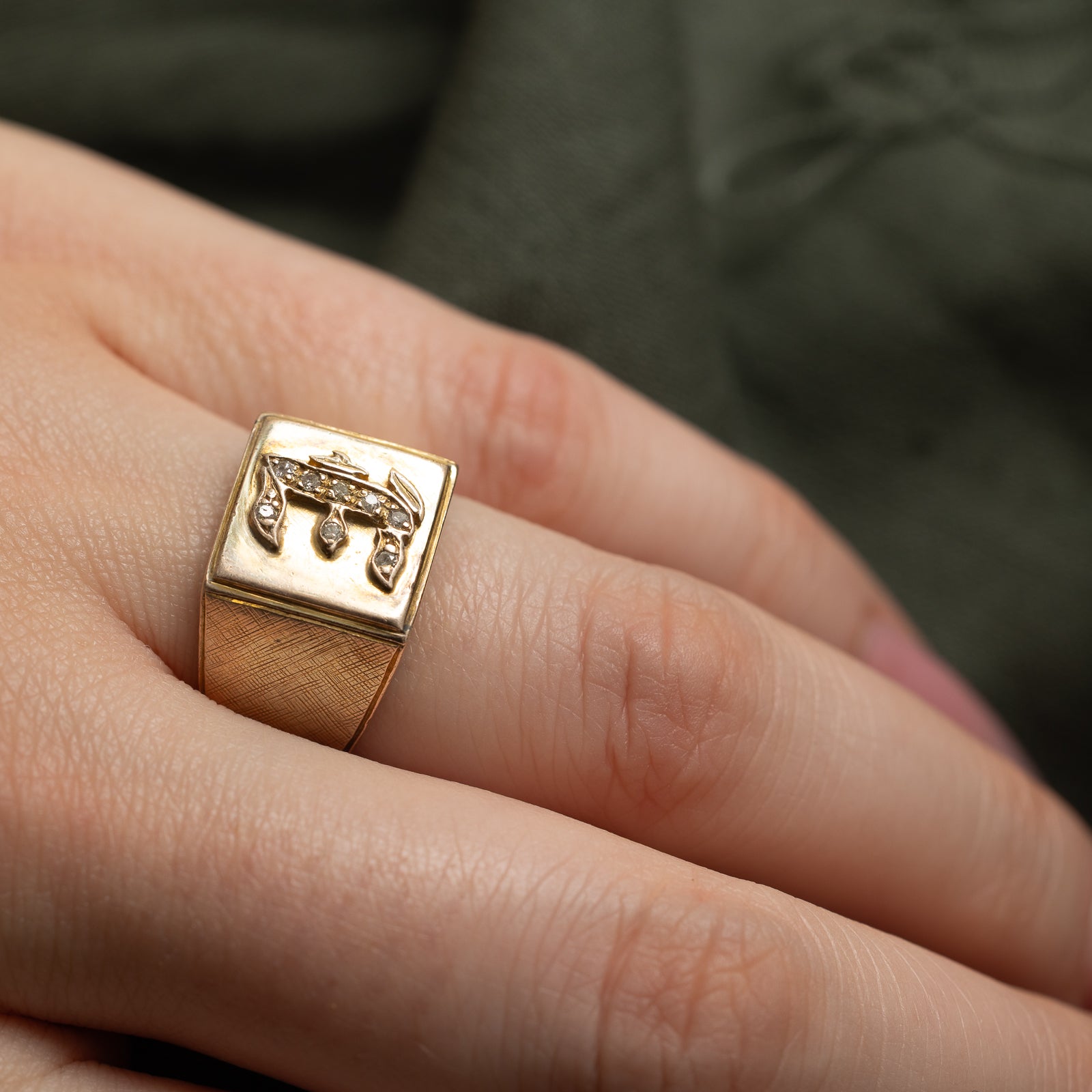 Diamond 'E' Initial Signet Ring | 0.08ctw | SZ 6.5