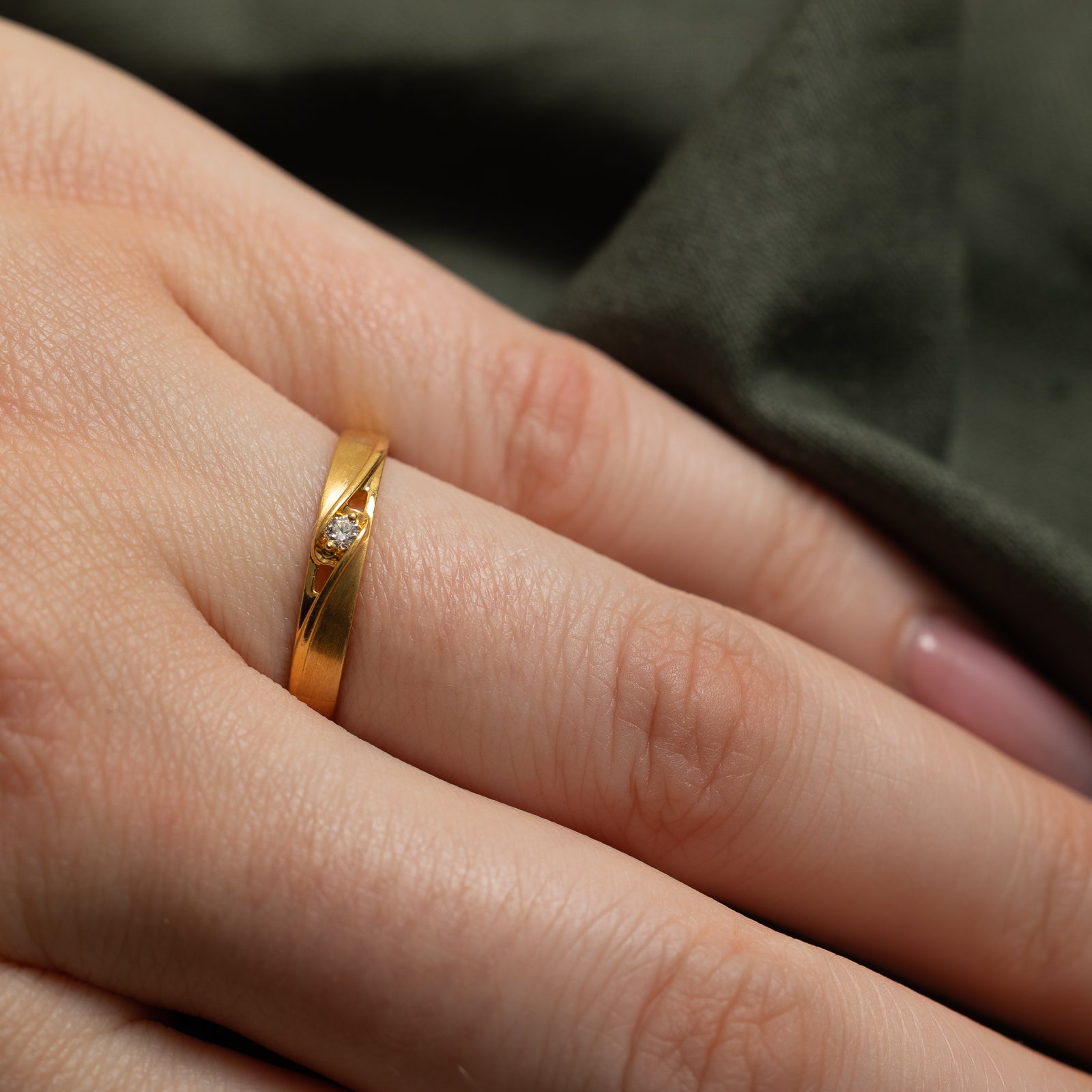 Single Diamond Band Ring | 0.03ctw | SZ 7